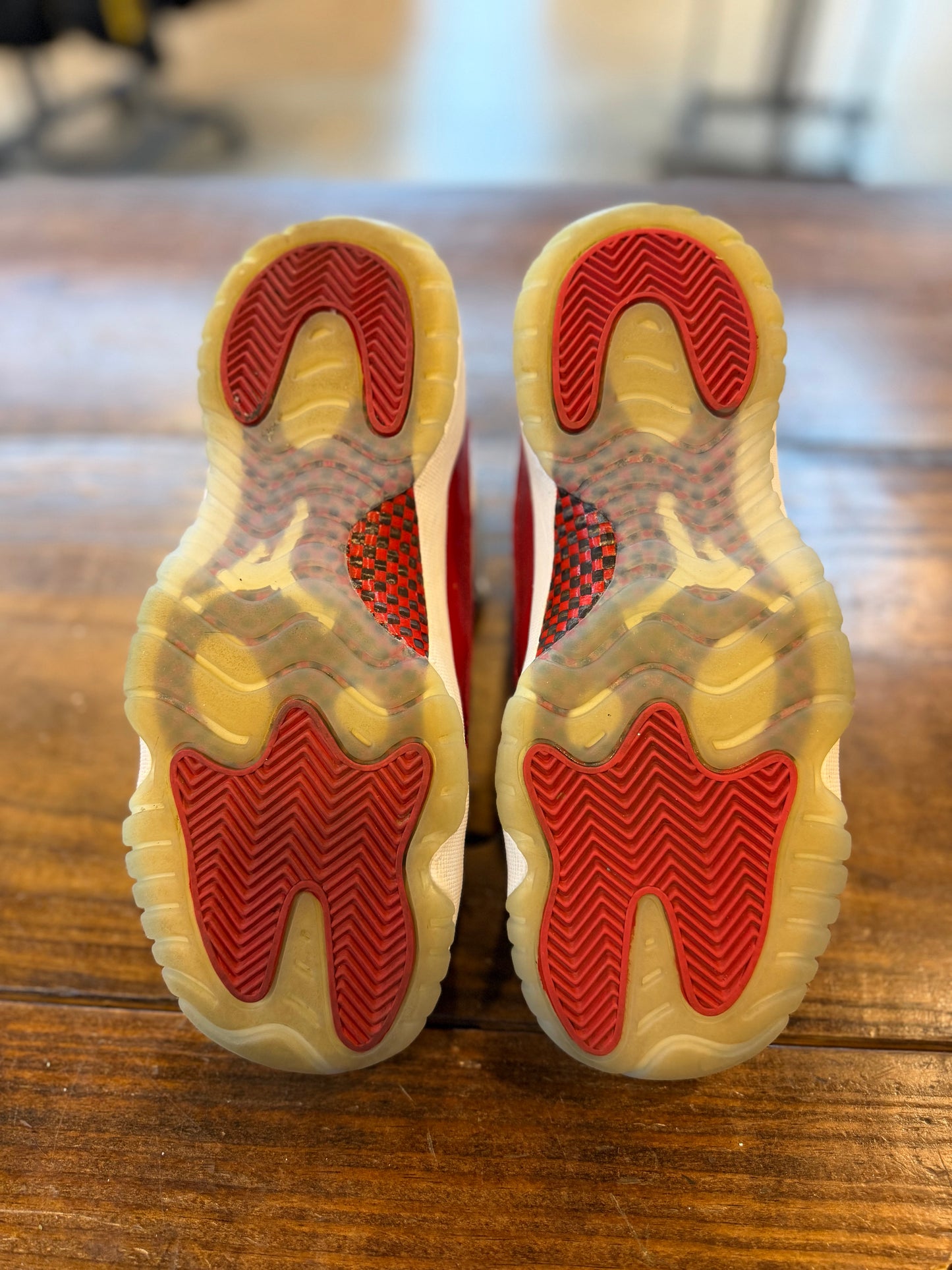 Jordan 11 Retro Cherry (2022) (GS) PRE-OWNED