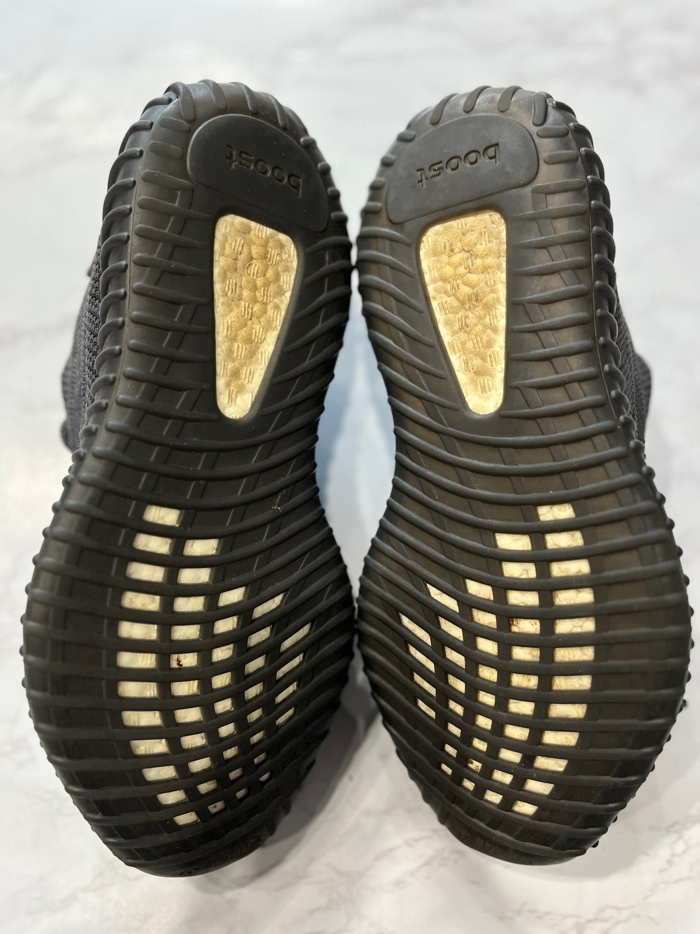 adidas Yeezy Boost 350 V2 PRE-OWNEDBlack (Non-Reflective) PRE-OWNED