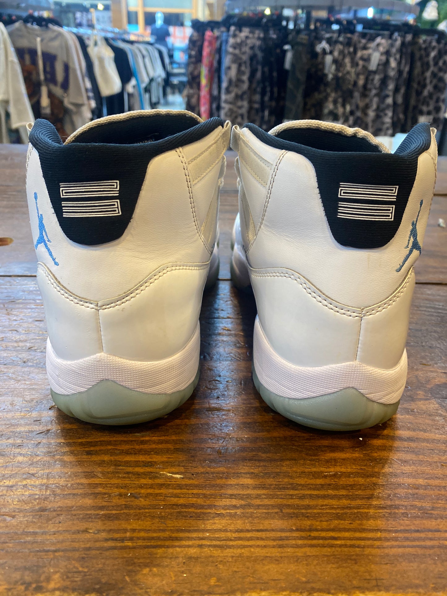 Jordan 11 Retro Legend Blue (2024) PRE-OWNED