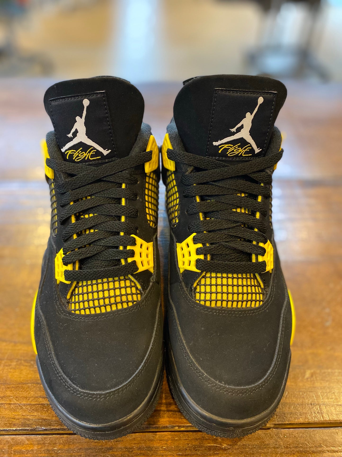 Jordan 4 Retro Thunder (2023) PRE-OWNED