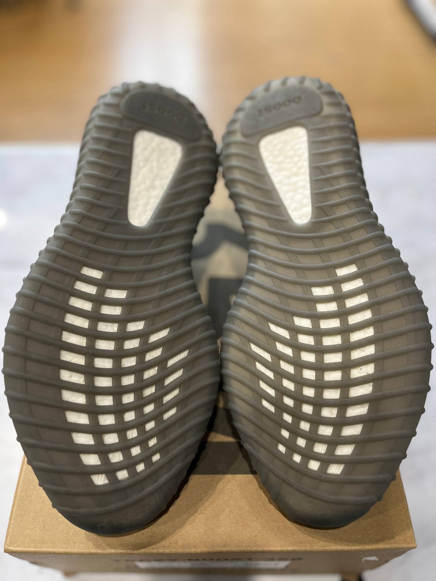 adidas Yeezy Boost 350 V2 Beluga 2.0 PRE-OWNED