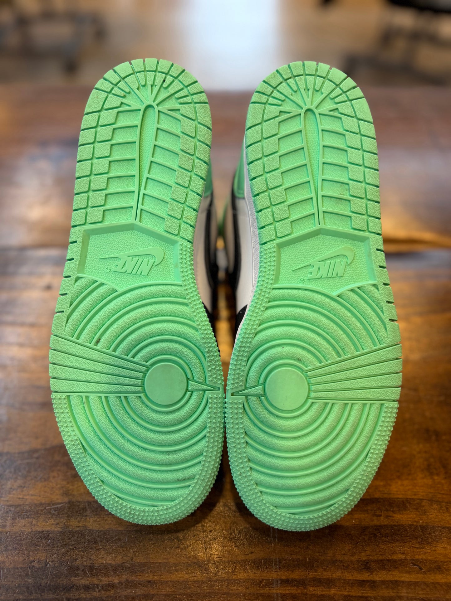 Jordan 1 Retro High OG Green Glow (GS) PRE-OWNED