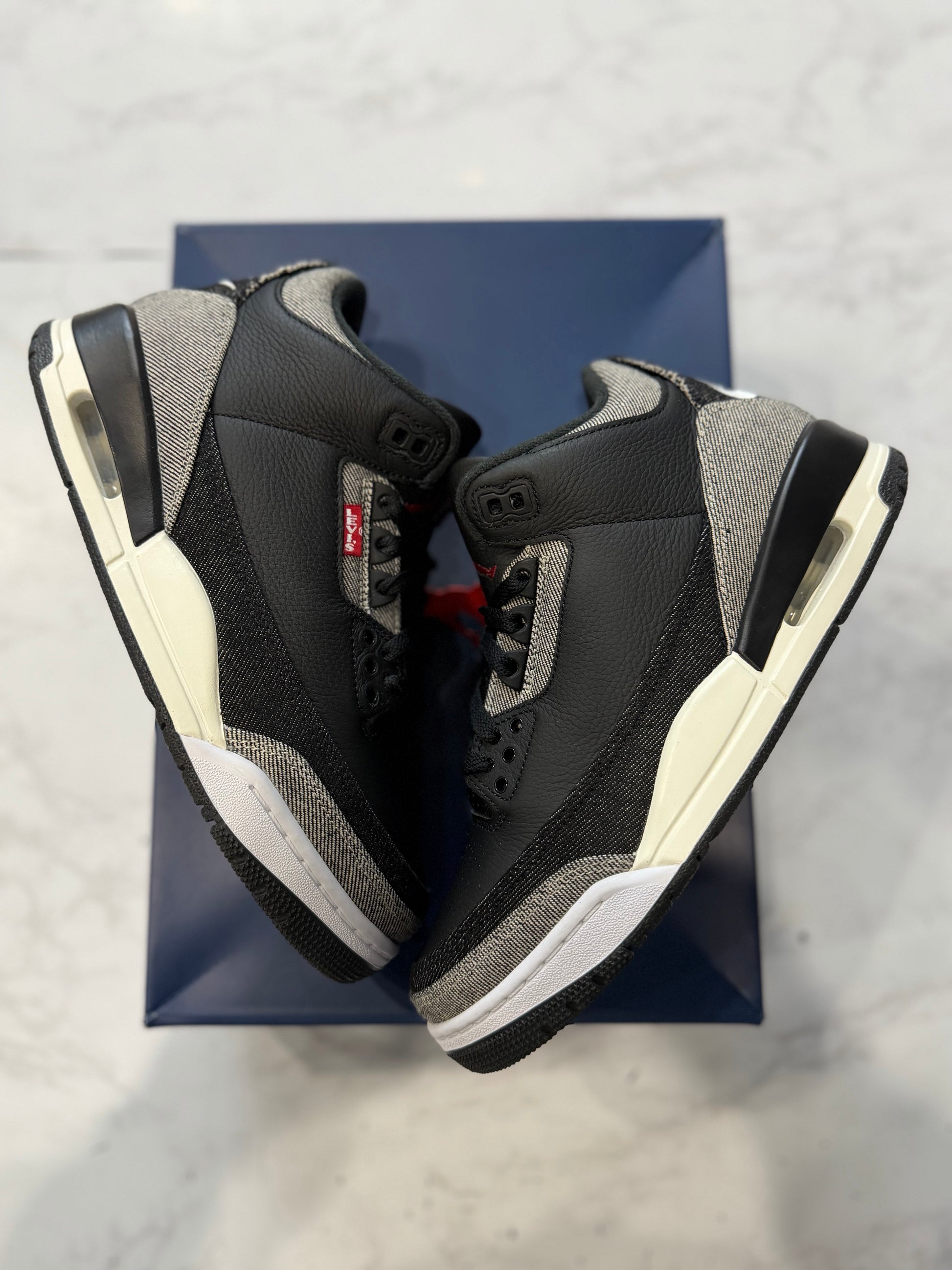 Jordan 3 Retro Levi’s Black PRE-OWNED