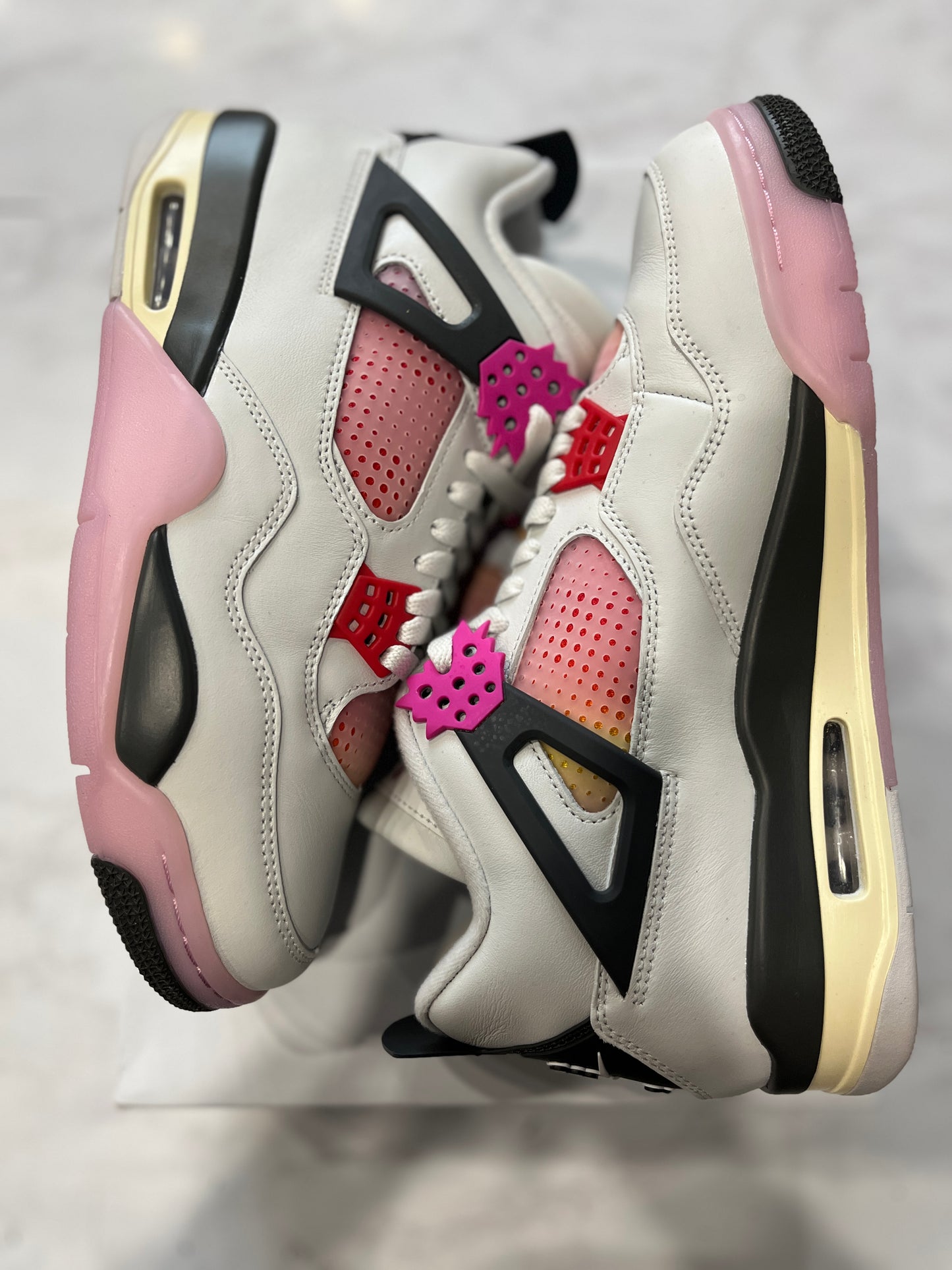 Jordan 4 Retro Comic PRE-OWNED
