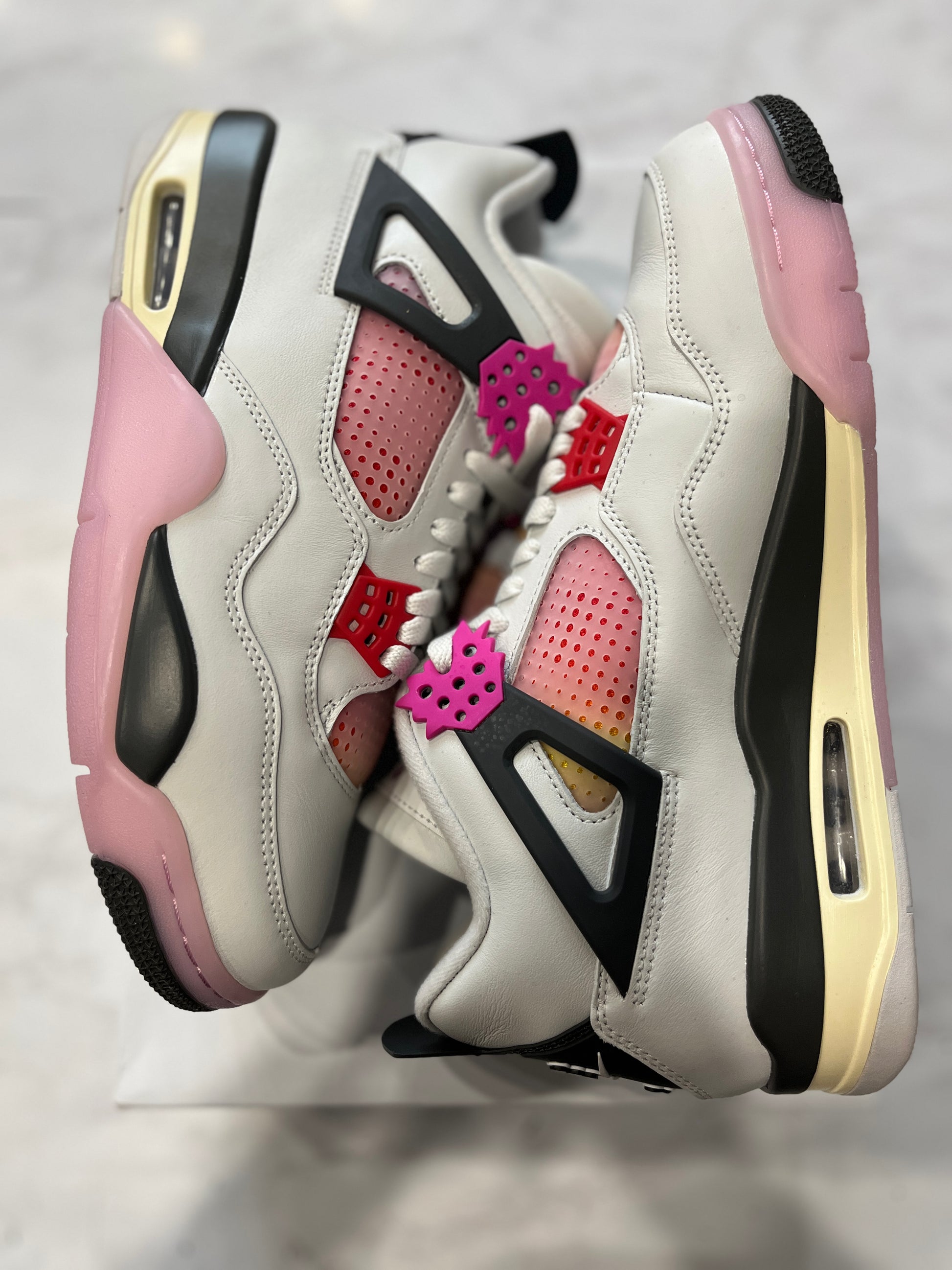 Jordan 4 Retro Comic PRE-OWNED