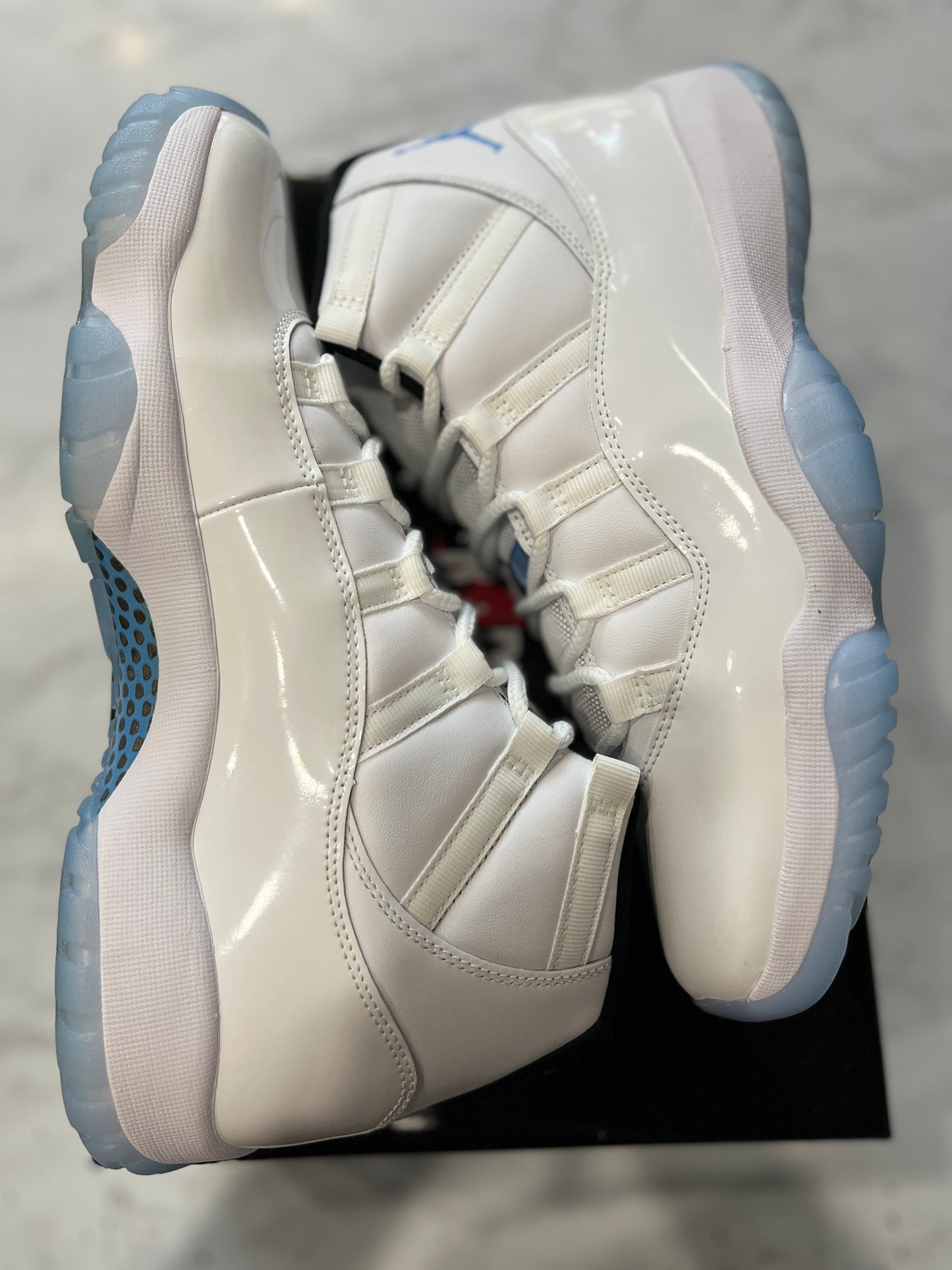 Jordan 11 Retro Legend Blue (2024) PRE-OWNED
