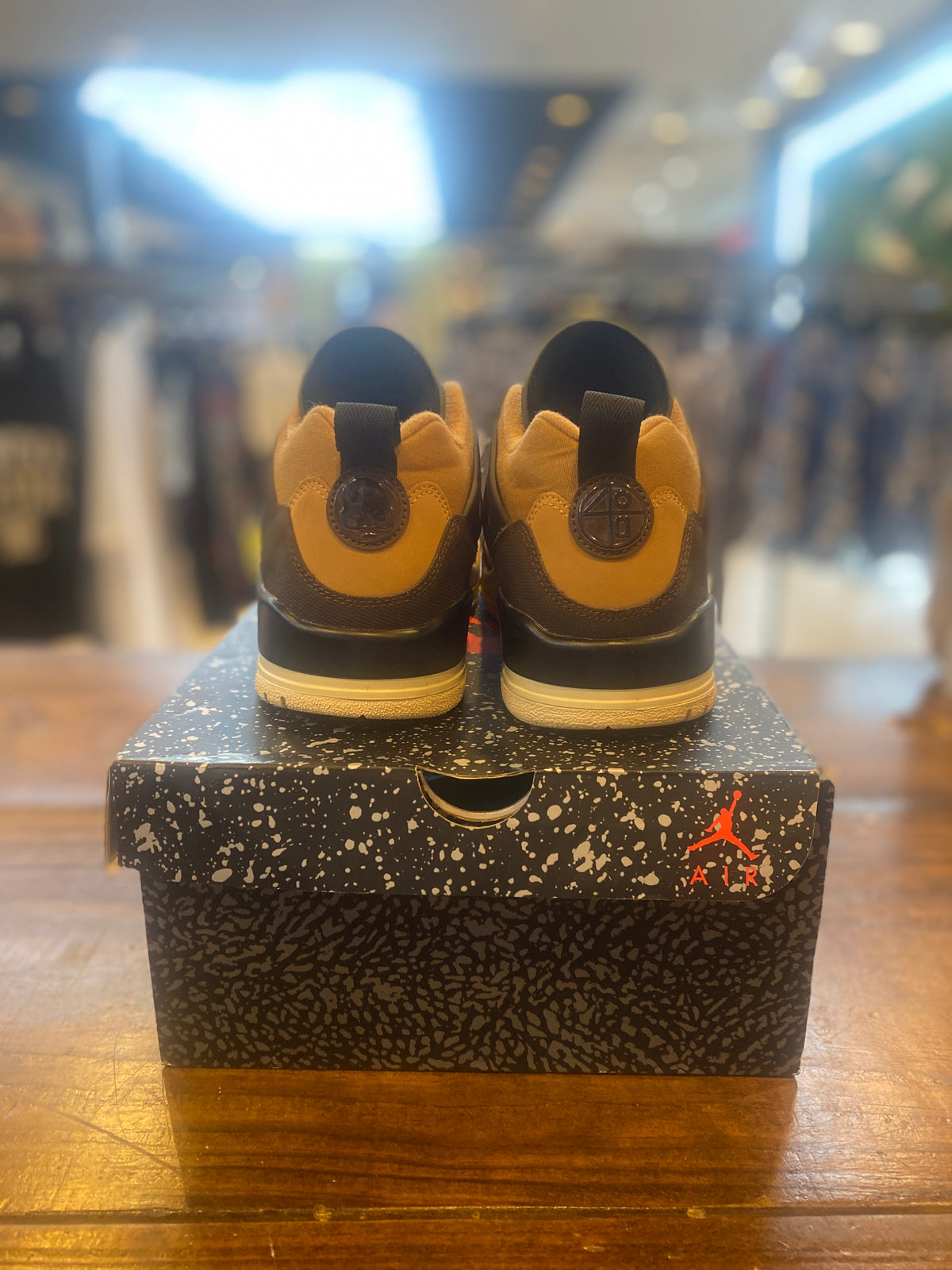 Jordan Spizike Low Flax PRE-OWNED
