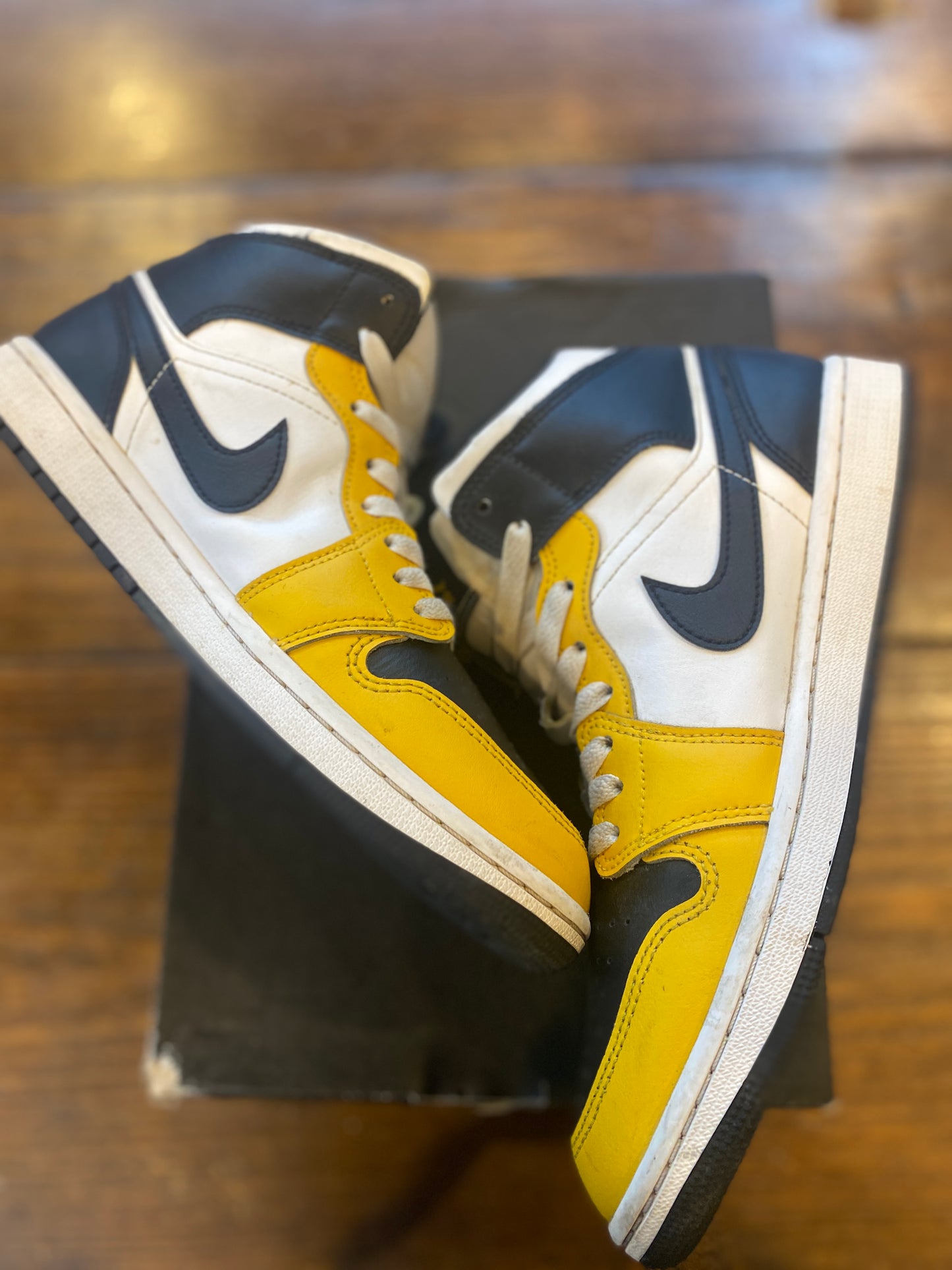 Jordan 1 Mid Yellow Ochre PRE-OWNED
