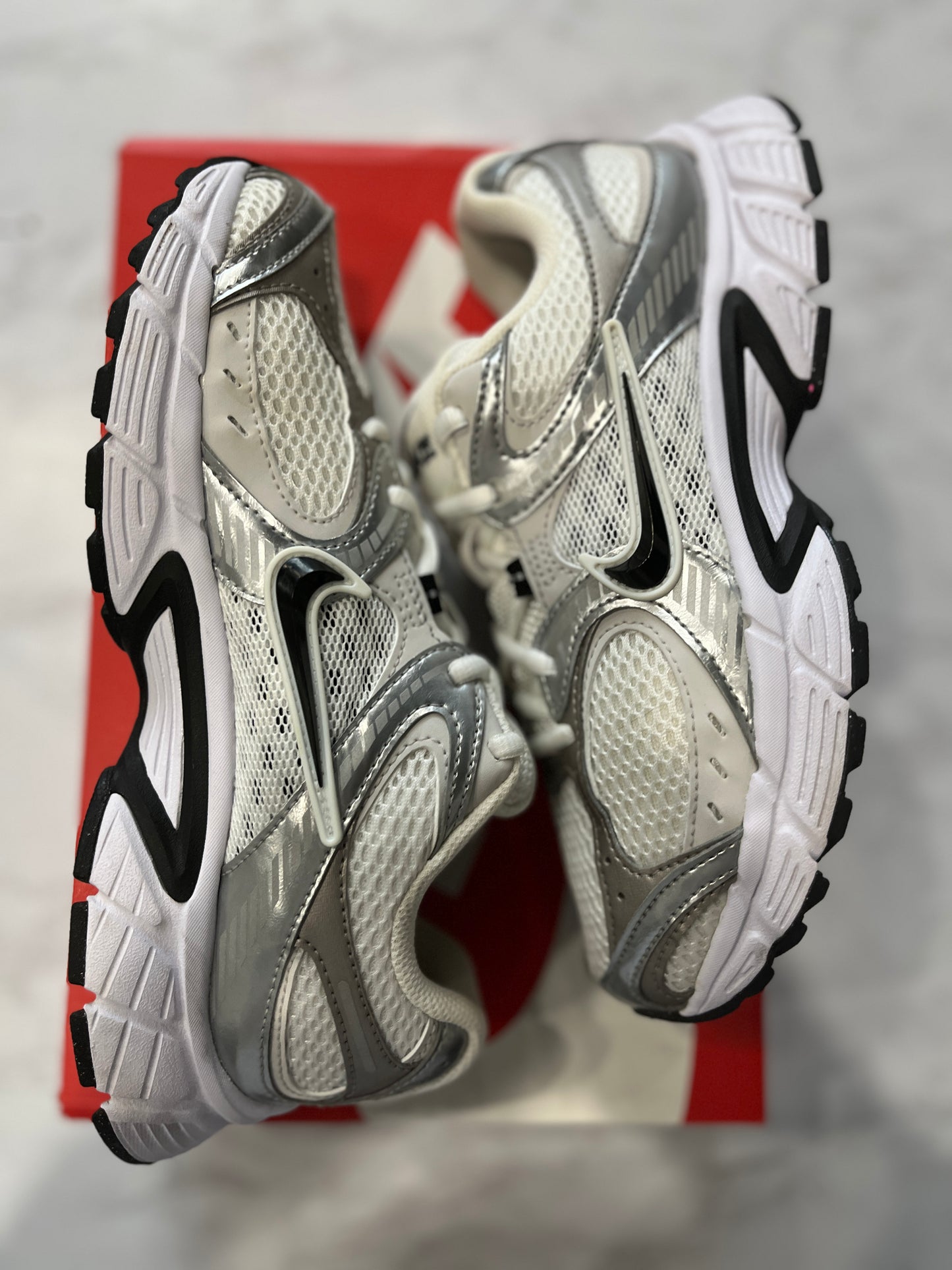 Nike V5 RNR White Vast Grey Metallic Silver Black (Women's) PRE-OWNED