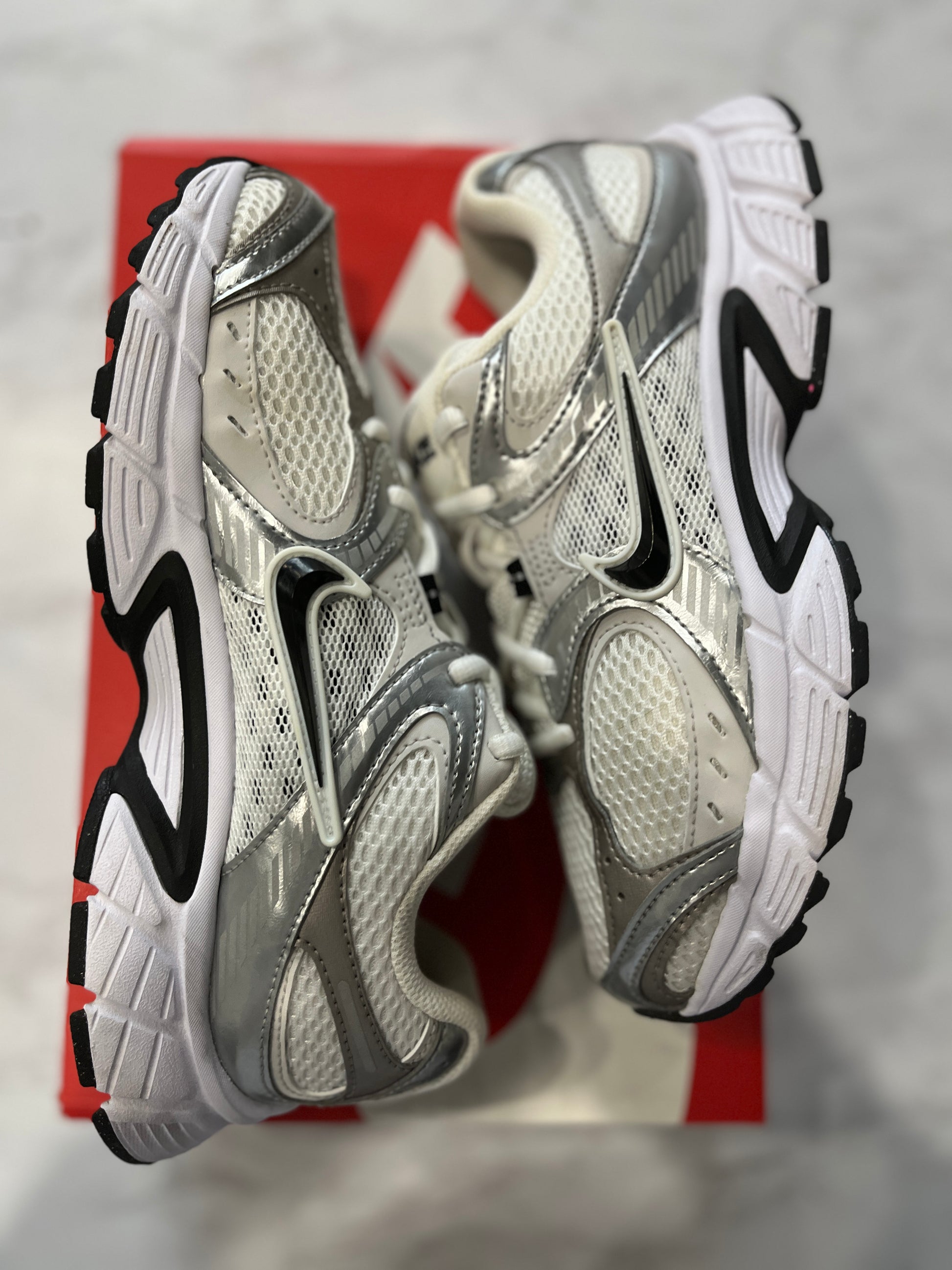 Nike V5 RNR White Vast Grey Metallic Silver Black (Women's) PRE-OWNED