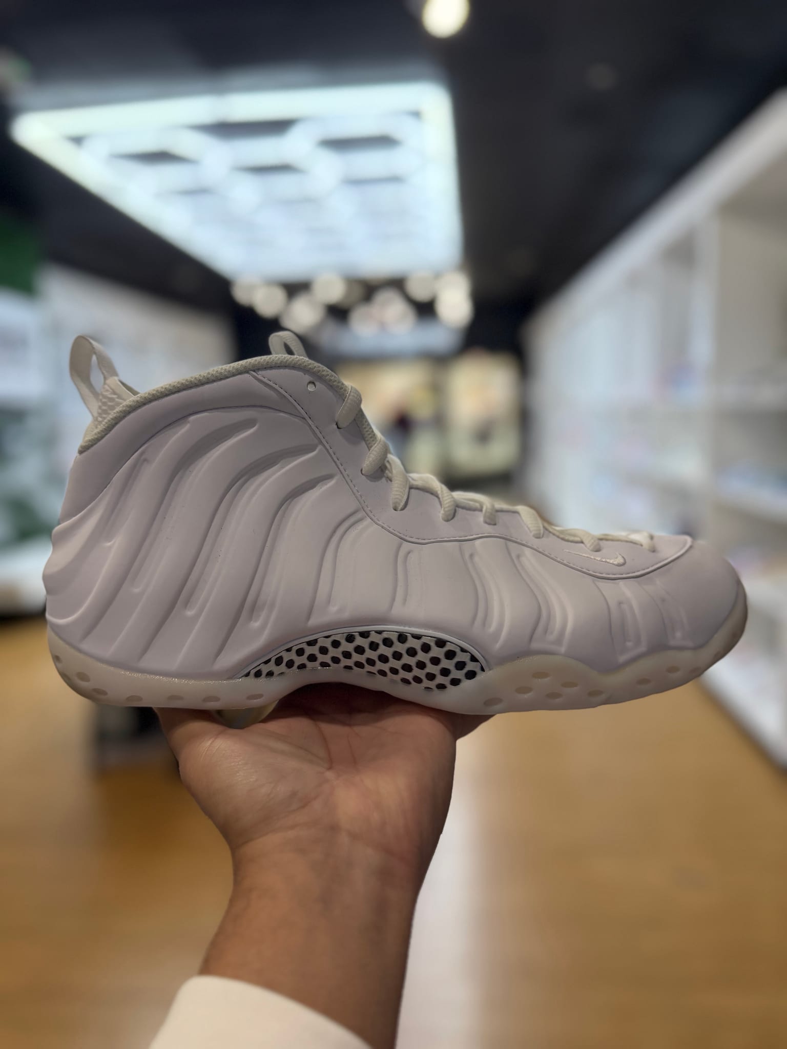 Nike Air Foamposite One Triple White PRE-OWNED