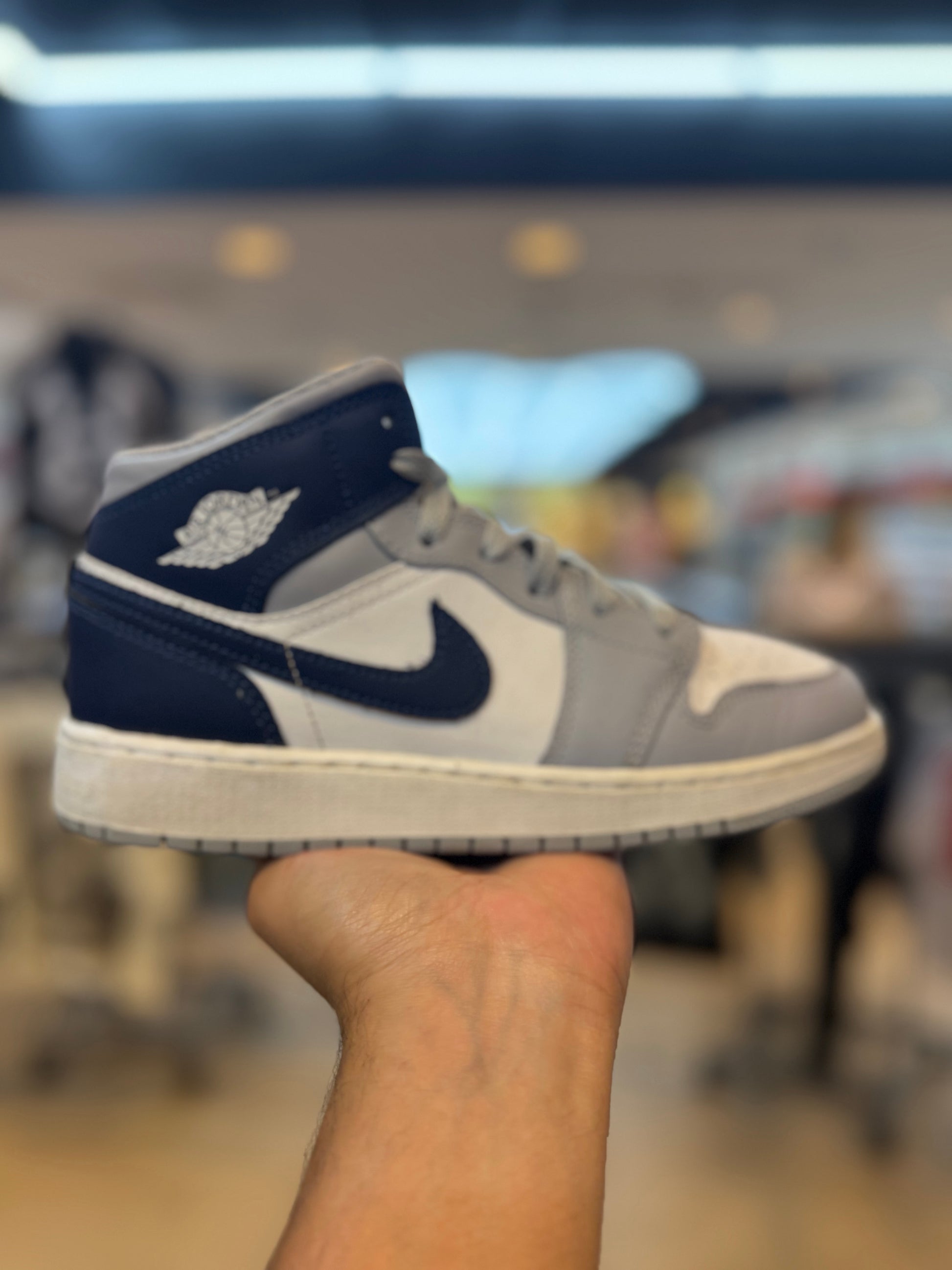 Jordan 1 Mid Wolf Grey Midnight Navy (GS) PRE-OWNED