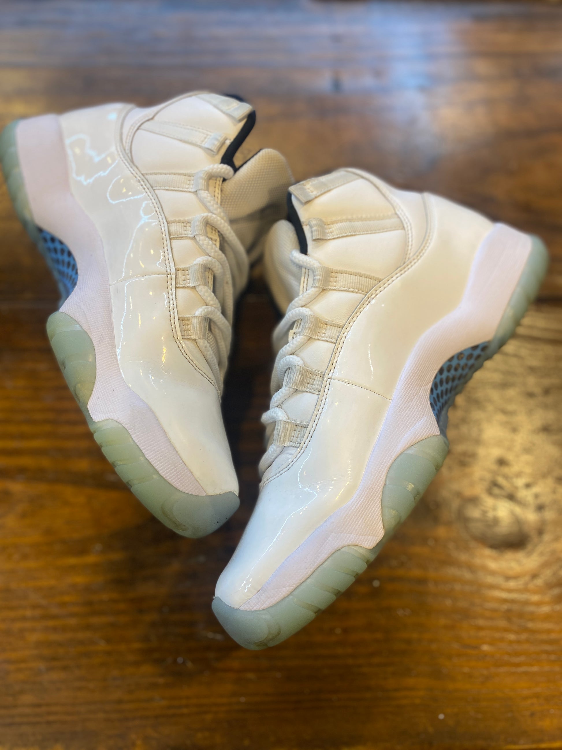 Jordan 11 Retro Legend Blue (2024) PRE-OWNED