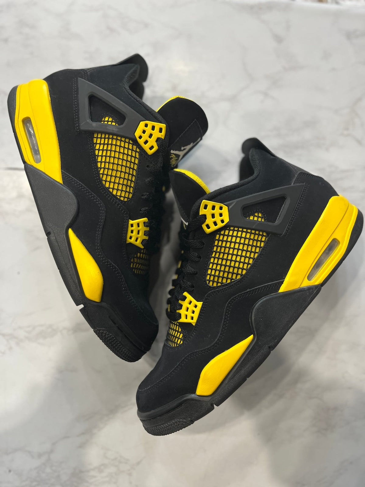 Jordan 4 Retro Thunder (2023) PRE-OWNED