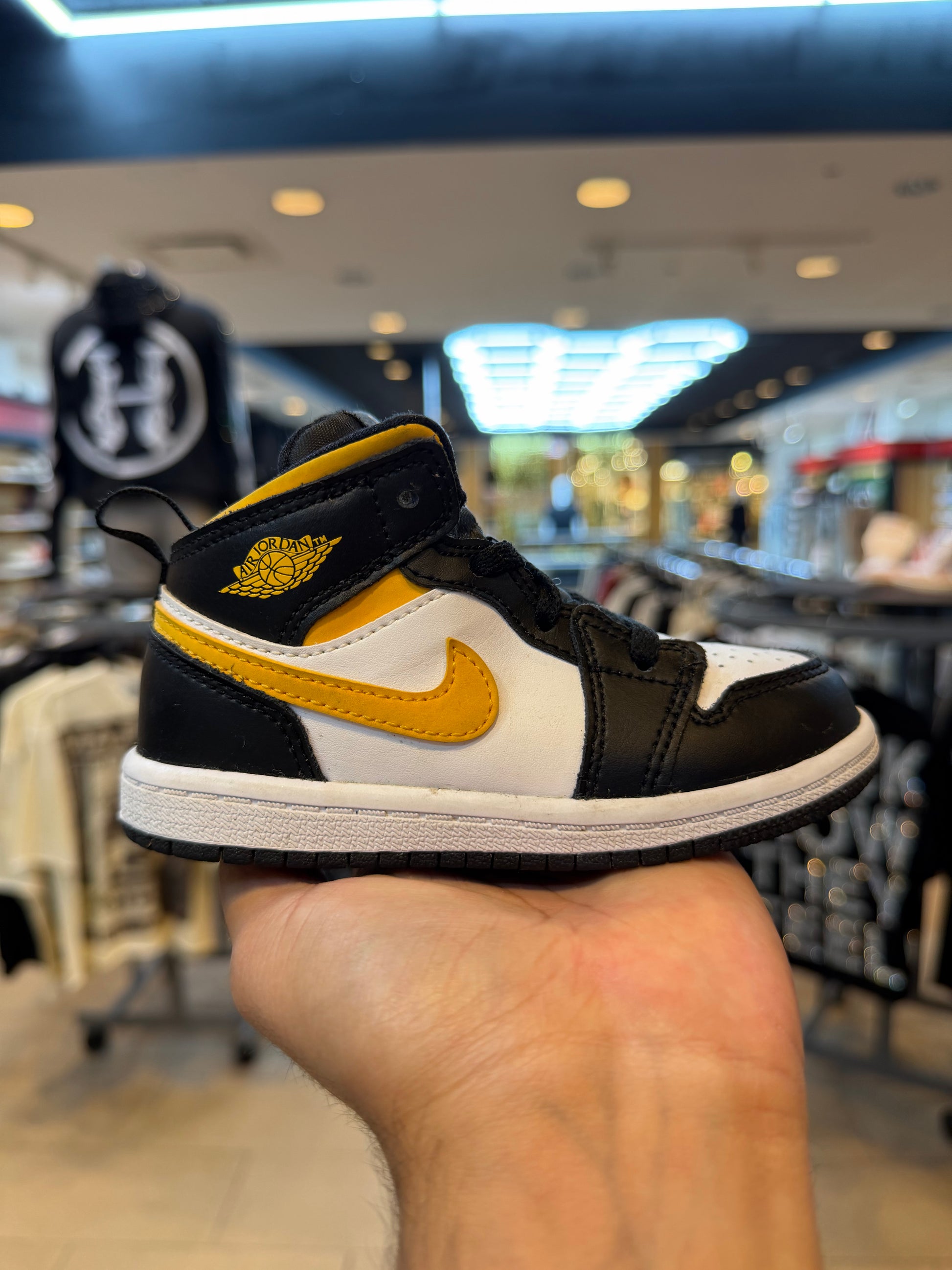 Jordan 1 Mid Black University Gold (TD) PRE-OWNED