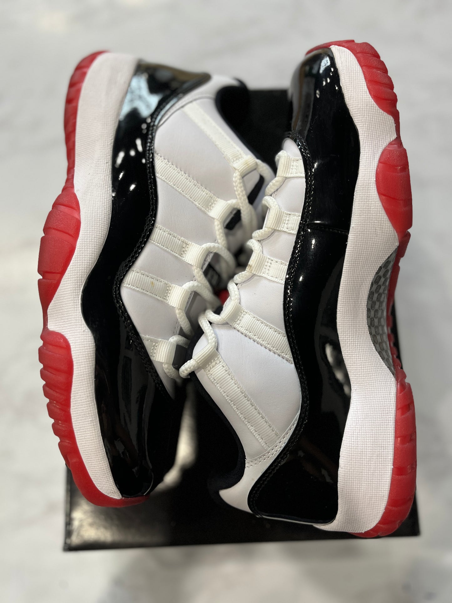 Jordan 11 Retro Low Concord Bred PRE-OWNED