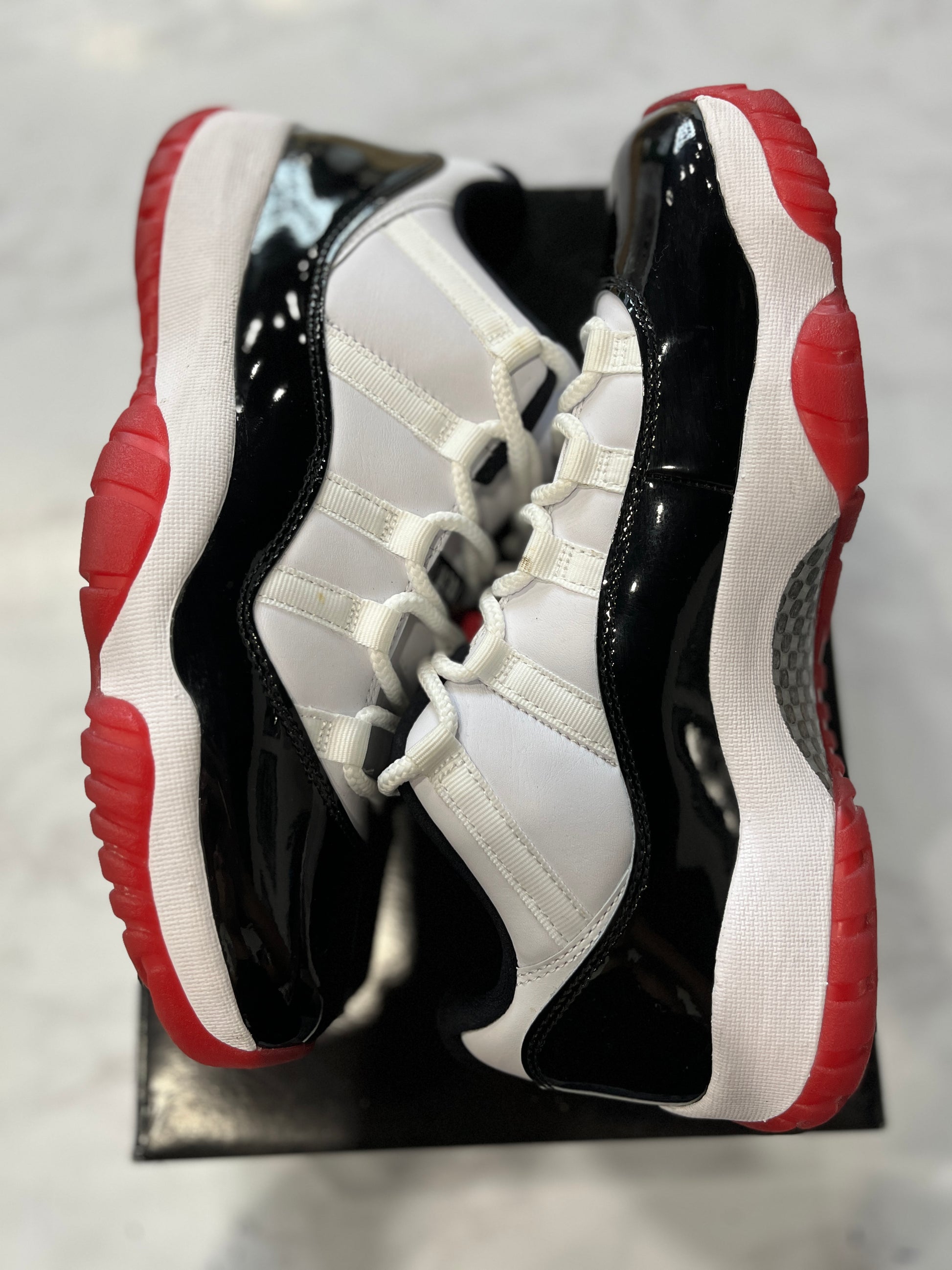 Jordan 11 Retro Low Concord Bred PRE-OWNED