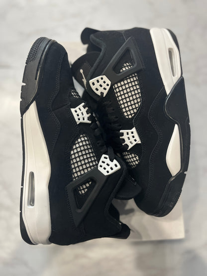 Jordan 4 Retro White Thunder PRE-OWNED
