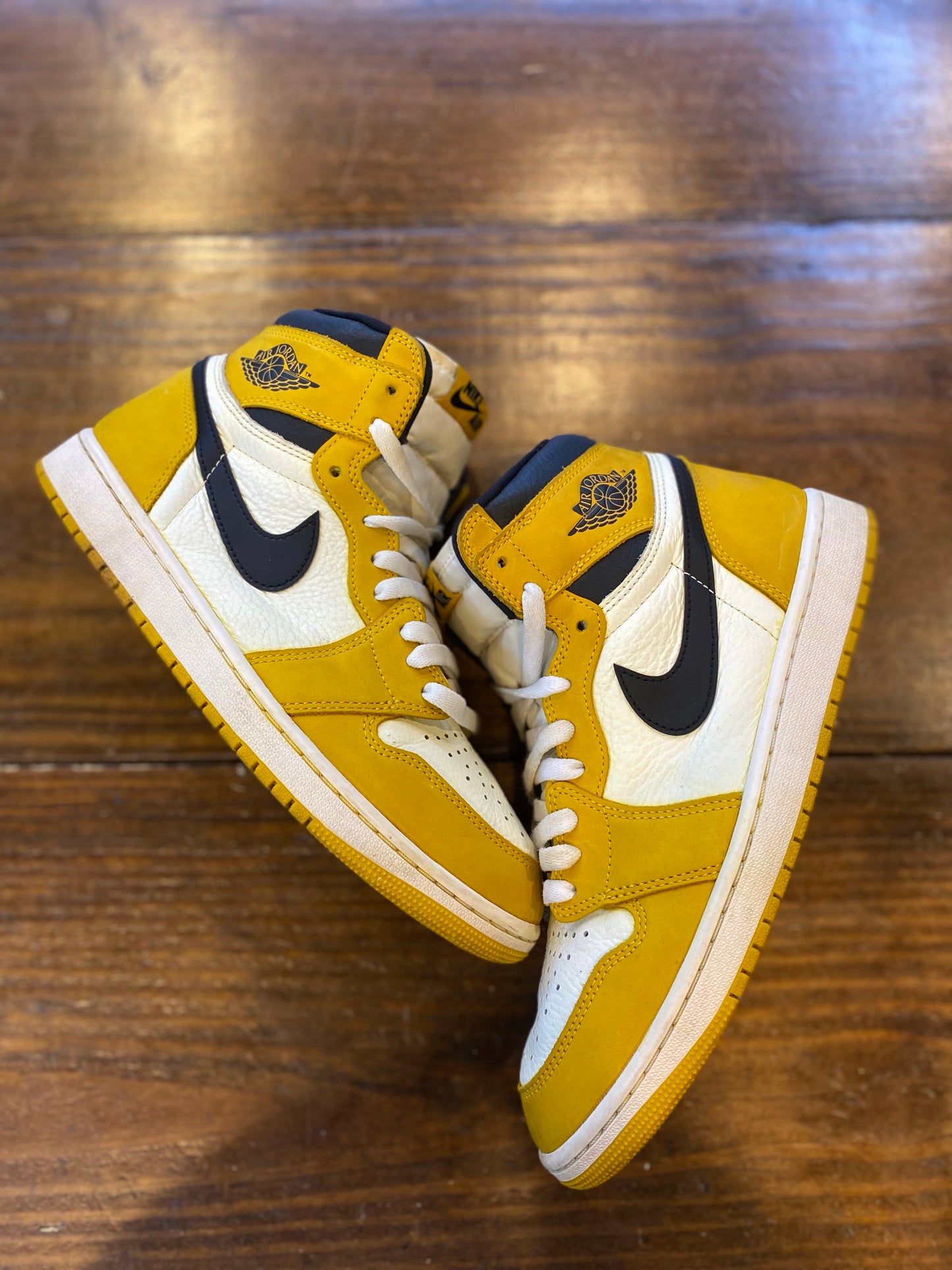 Jordan 1 Retro High OG Yellow Ochre PRE-OWNED