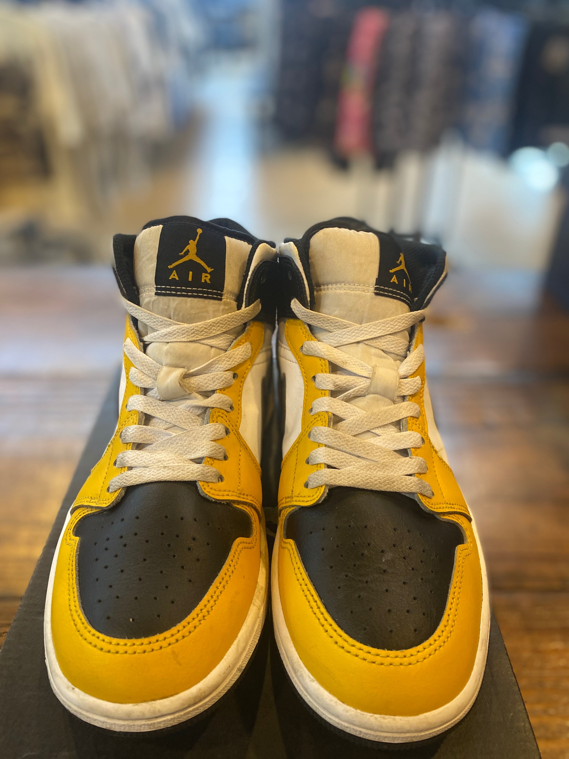 Jordan 1 Mid Yellow Ochre PRE-OWNED