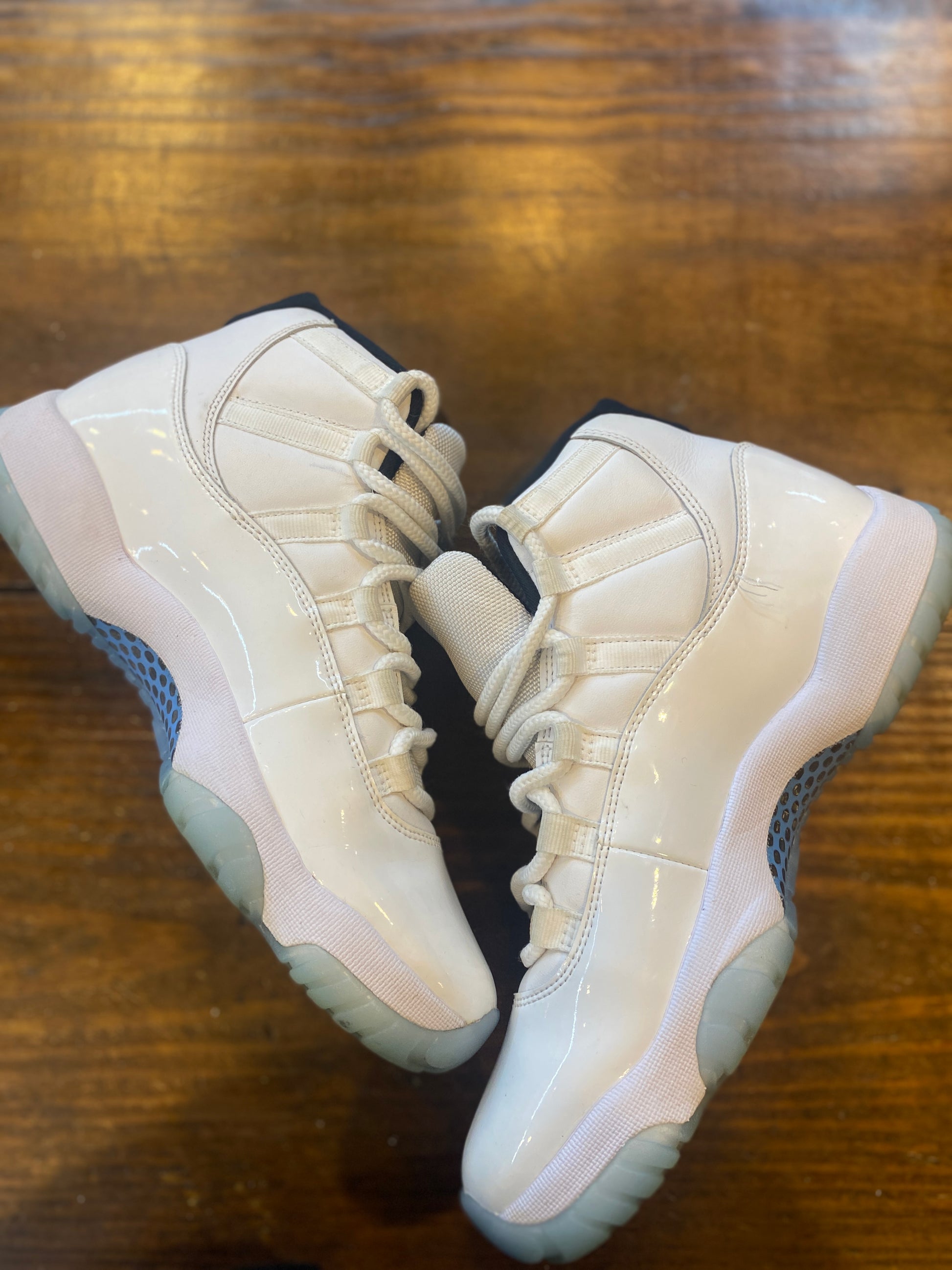 Jordan 11 Retro Legend Blue (2024) PRE-OWNED