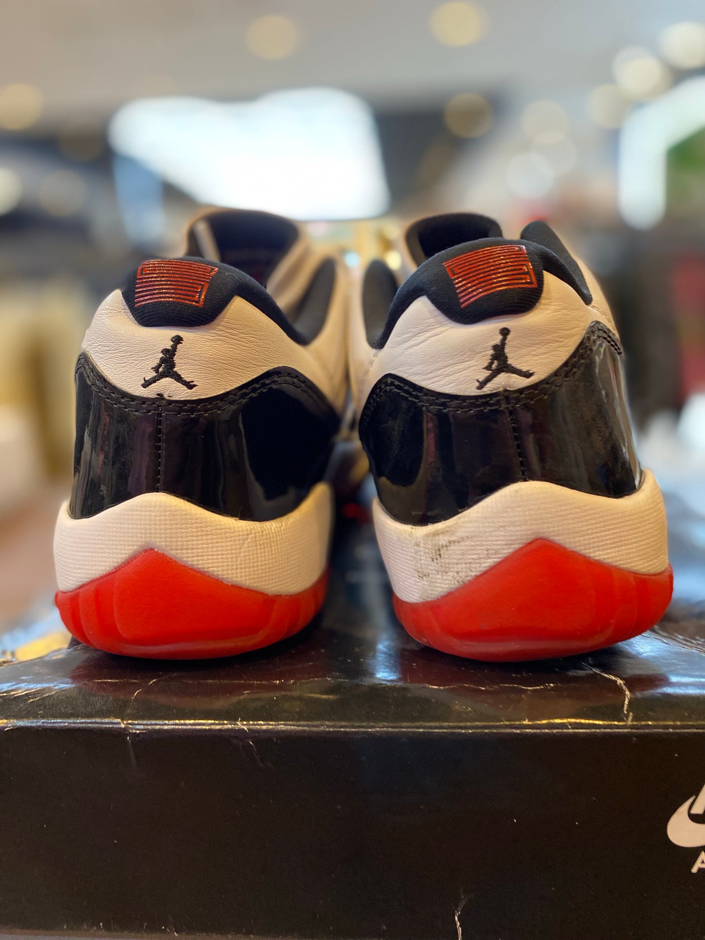 Jordan 11 Retro Low Concord Bred PRE-OWNED