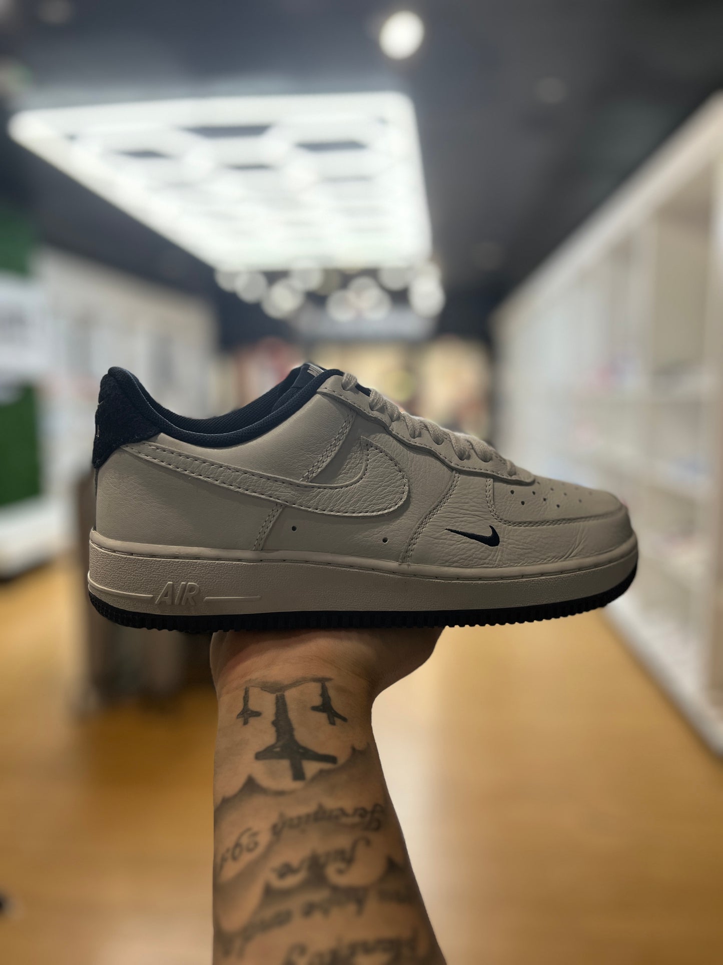 Nike Air Force 1 Low '07 LV8 Photon Dust Obsidian PRE-OWNED
