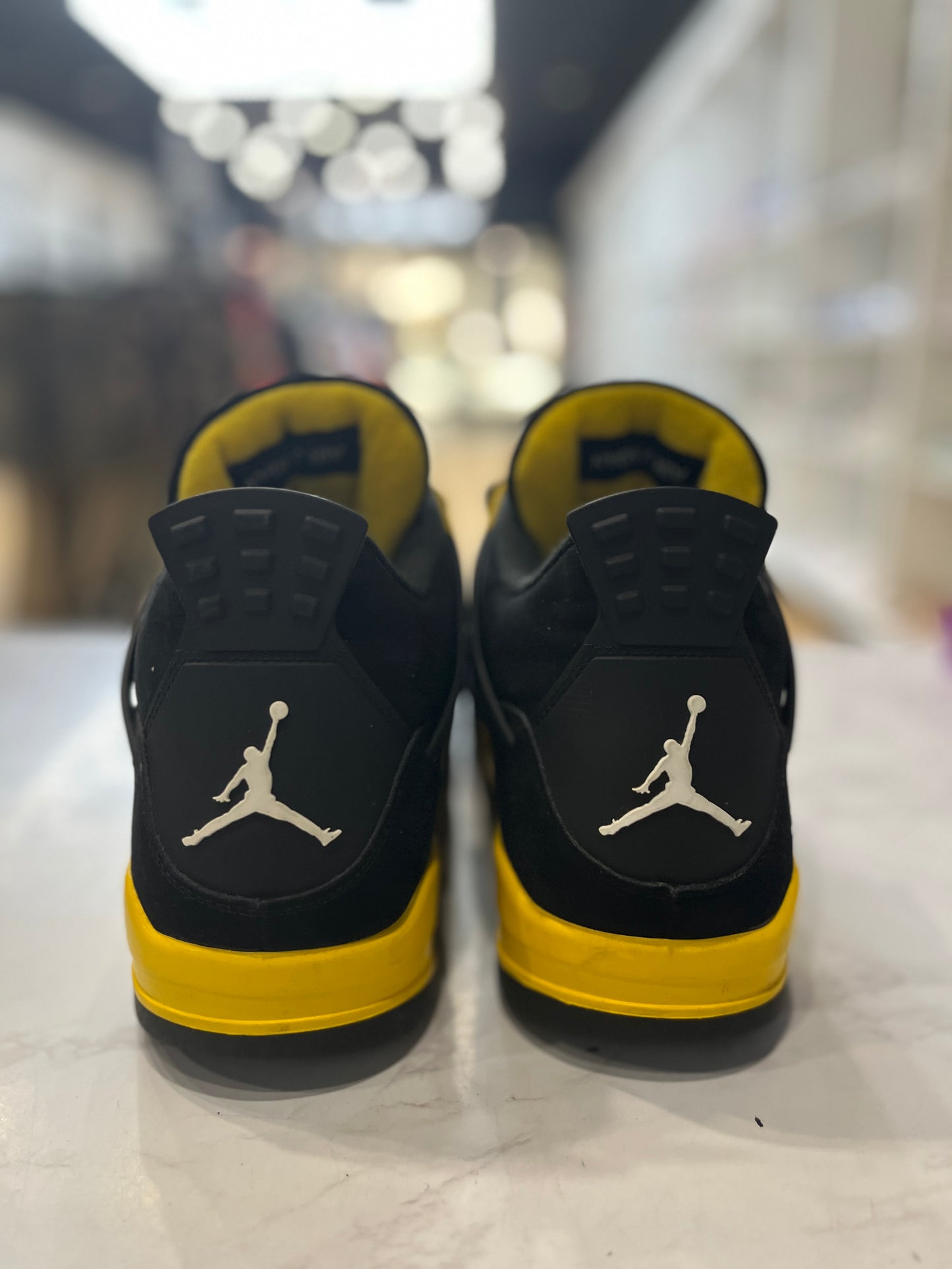 Jordan 4 Retro Thunder (2023) PRE-OWNED