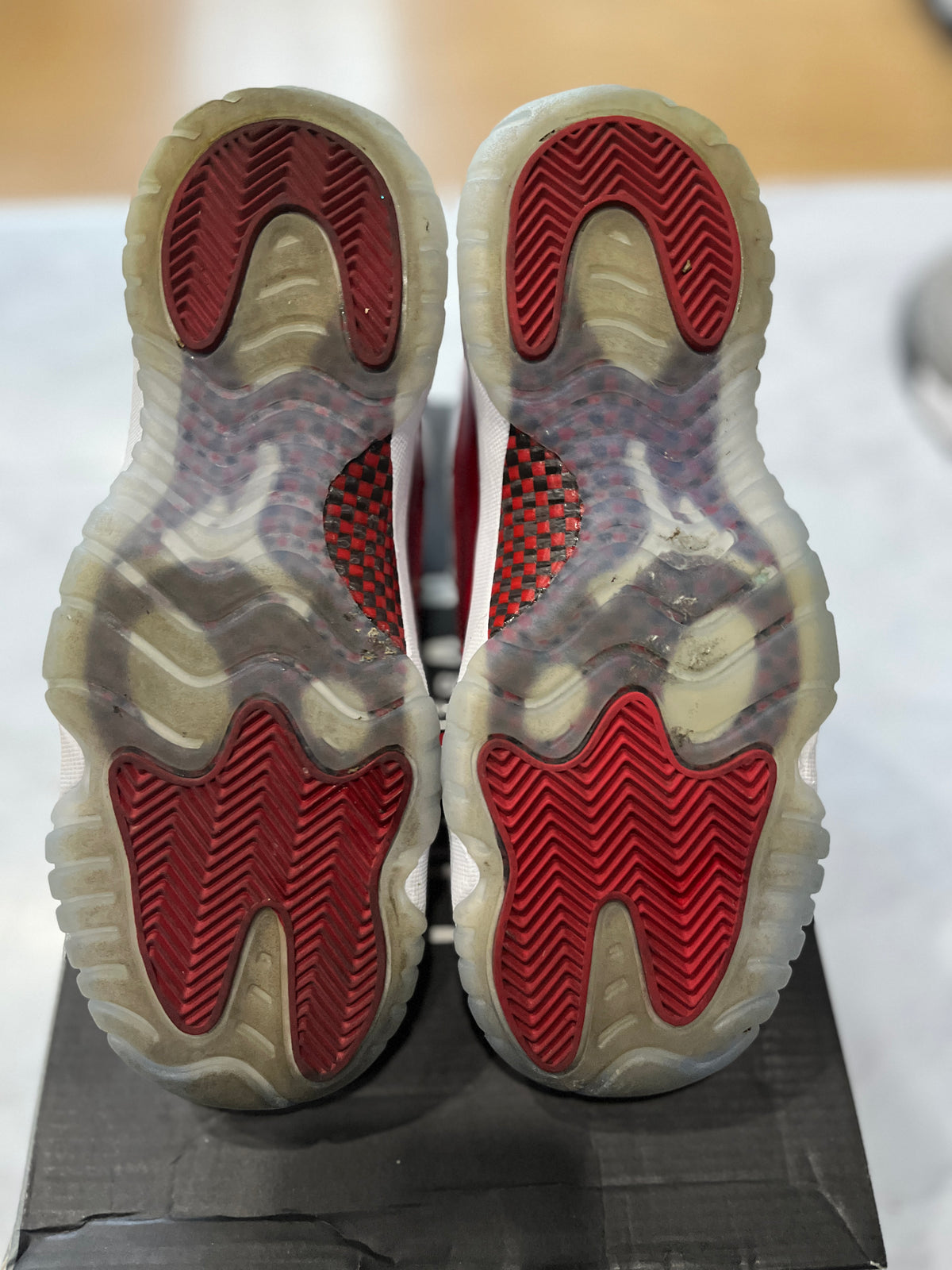 Jordan 11 Retro Cherry (2022) (GS) PRE-OWNED