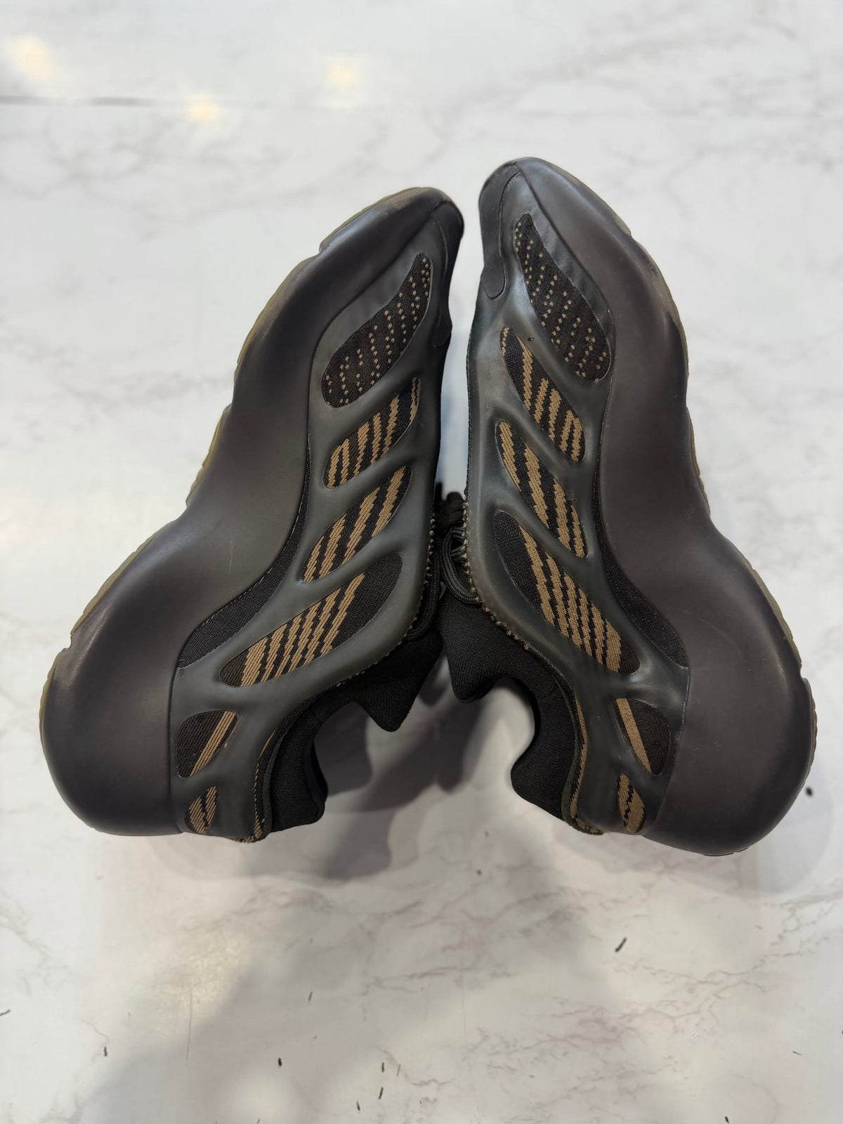 adidas Yeezy 700 V3 Clay Brown PRE-OWNED