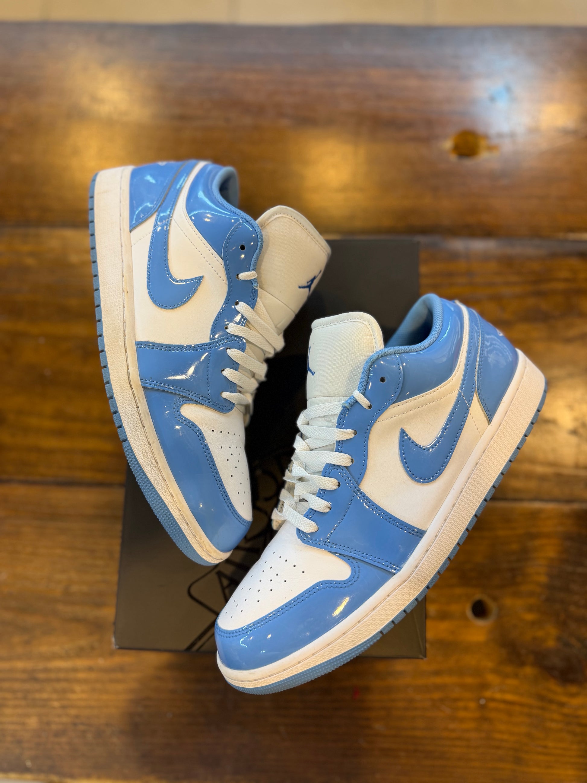 Jordan 1 Low SE White Legend Blue PRE-OWNED