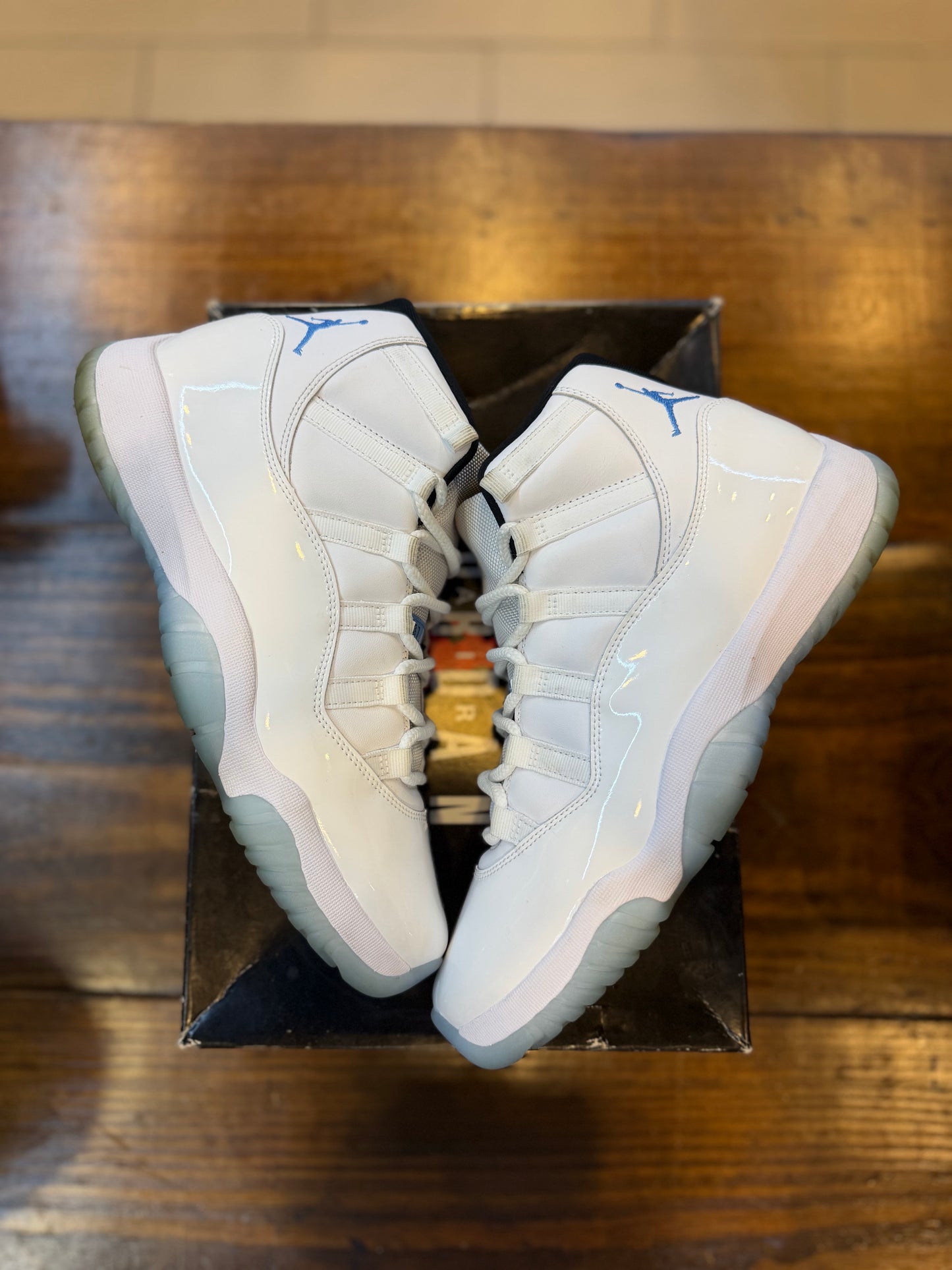 Jordan 11 Retro Legend Blue 2024 PRE-OWNED