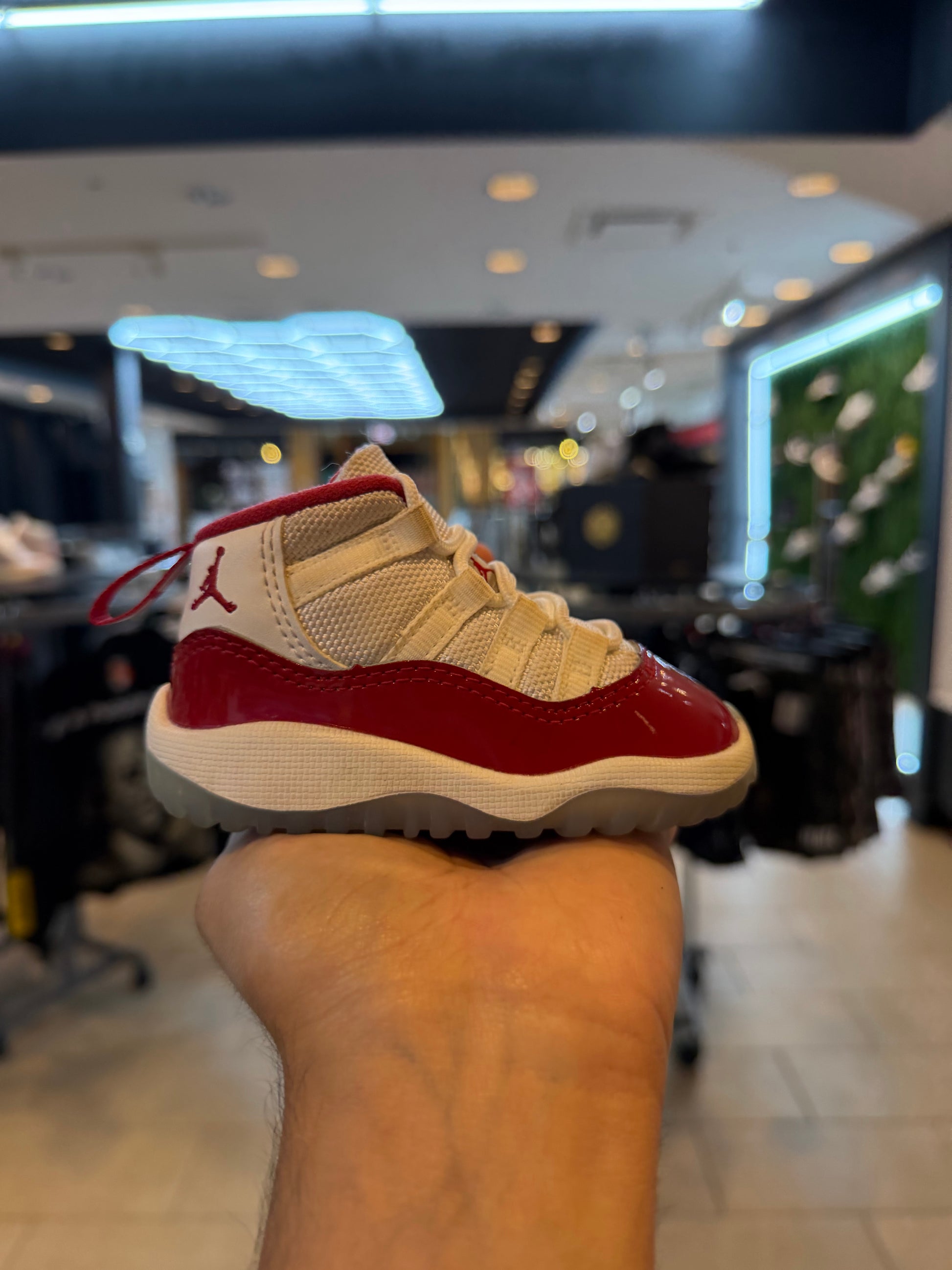 Jordan 11 Retro Cherry (2022) (TD) PRE-OWNED