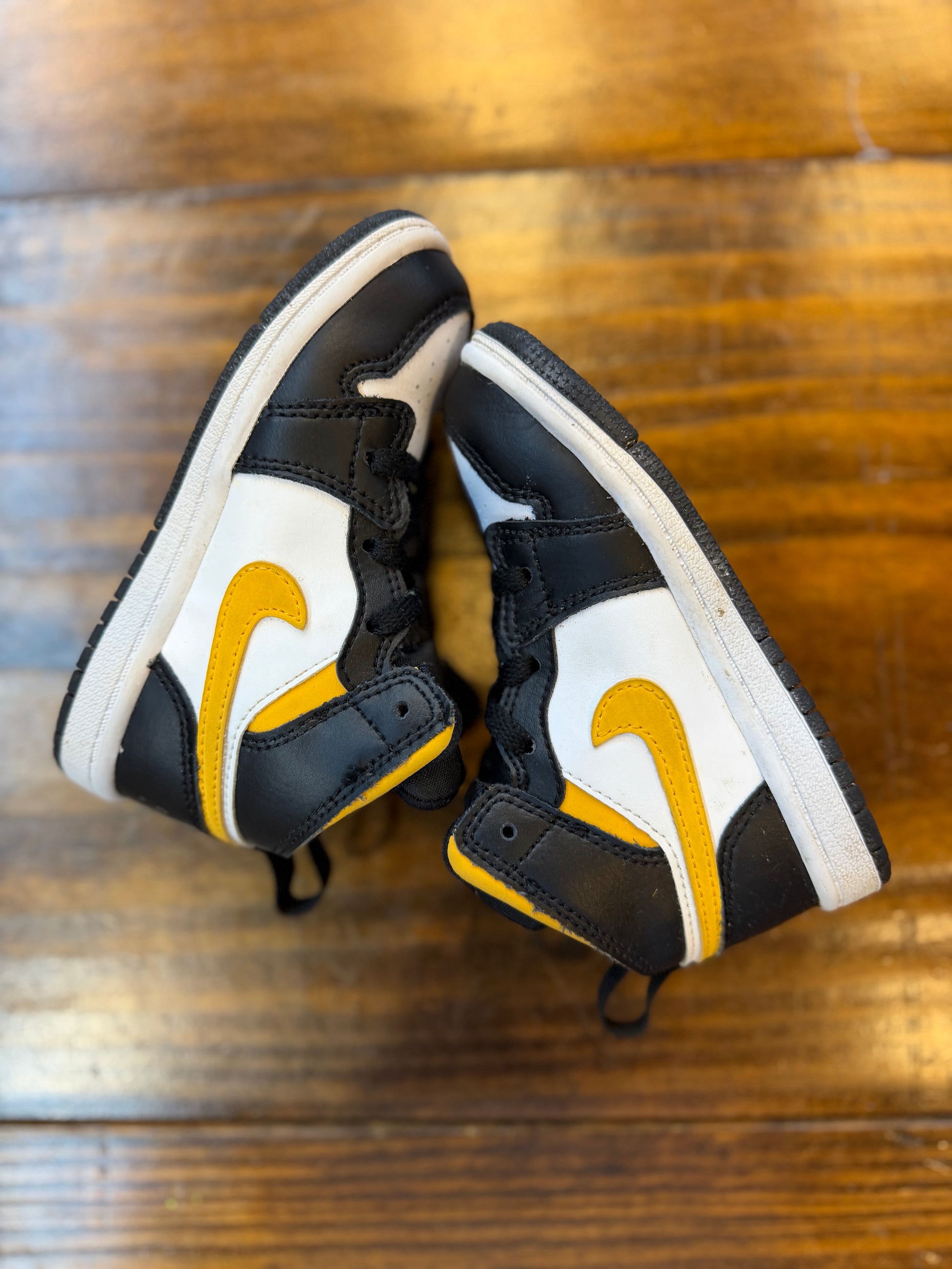 Jordan 1 Mid Black University Gold (TD) PRE-OWNED
