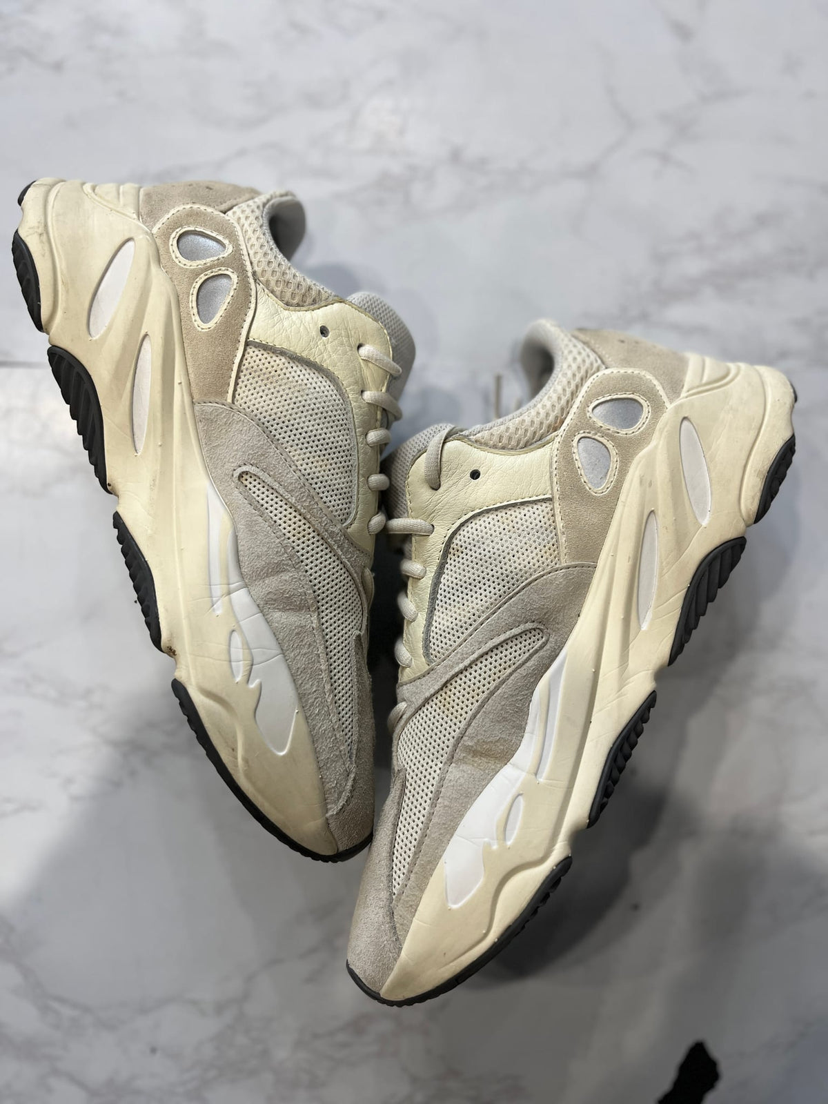 adidas Yeezy Boost 700 Analog PRE-OWNED