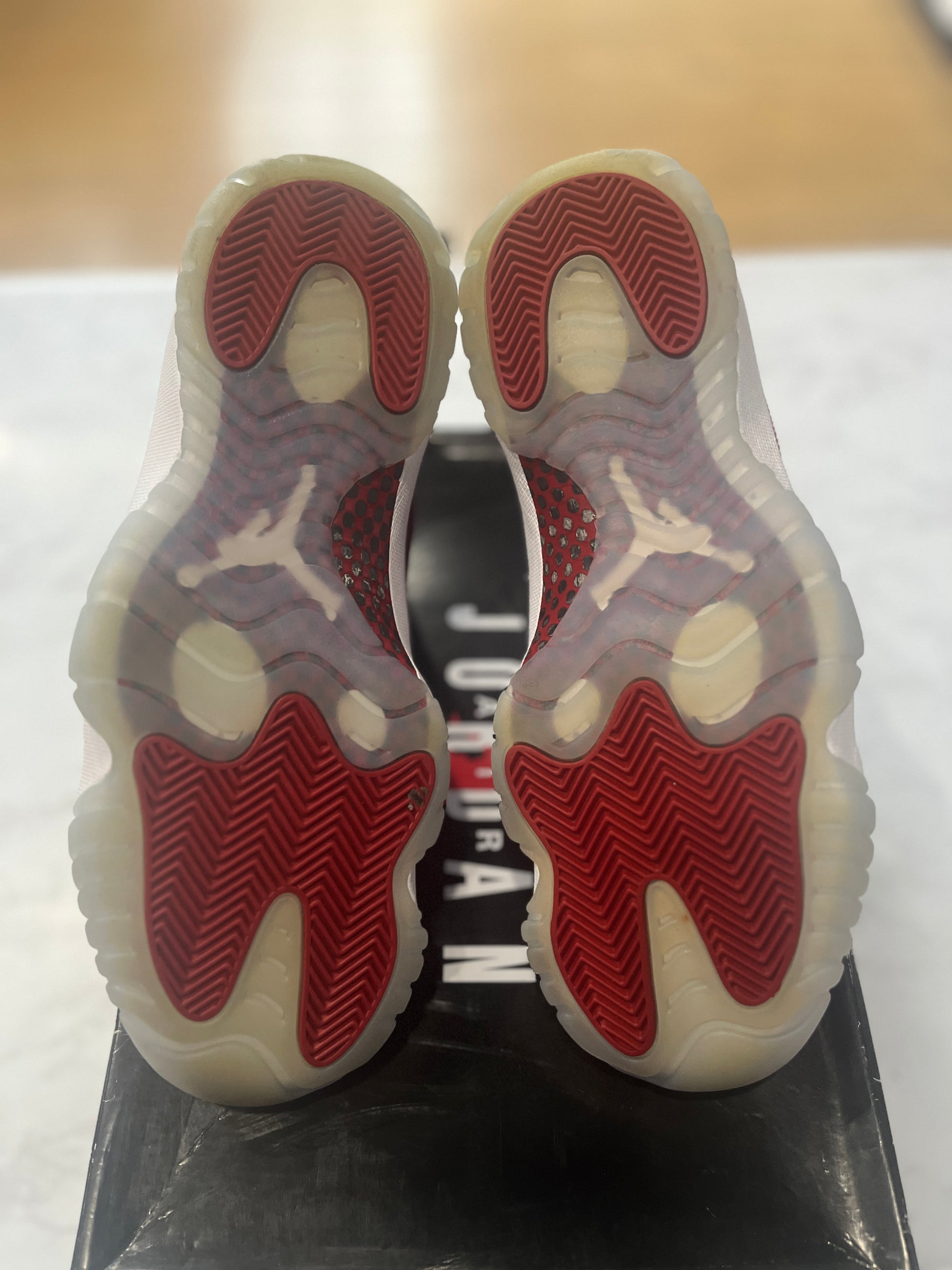 Jordan 11 Retro Cherry (2022)PRE-OWNED