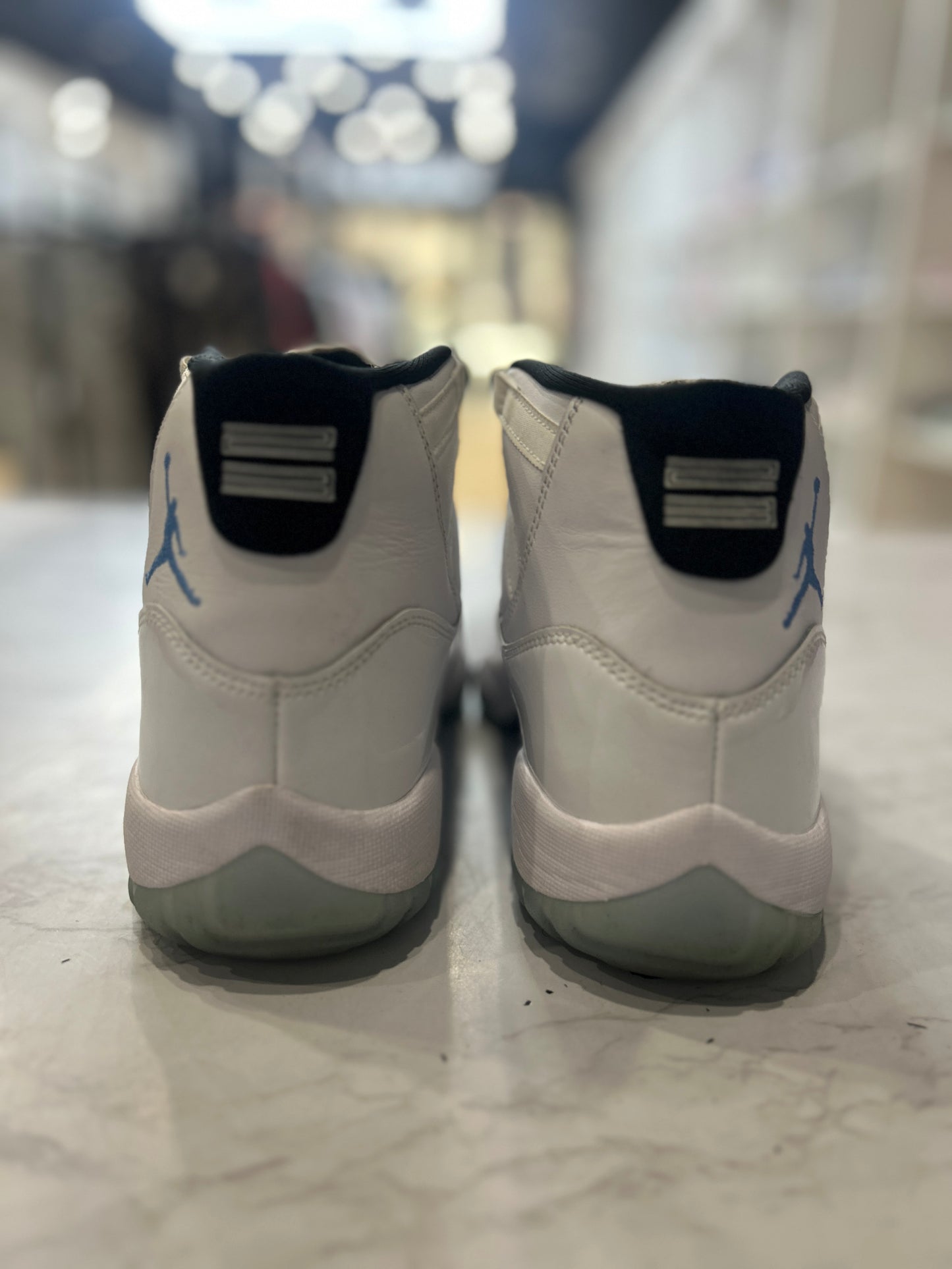 Jordan 11 Retro Legend Blue (2024) PRE-OWNED