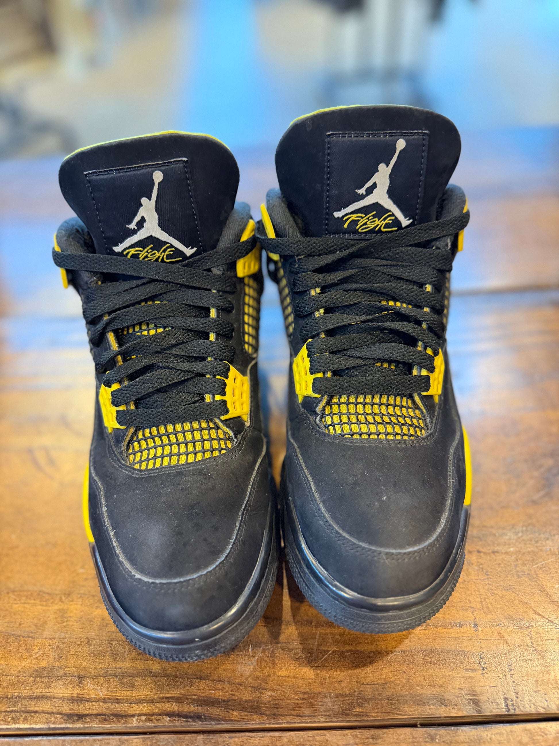 Jordan 4 Retro Thunder (2023) PRE-OWNED