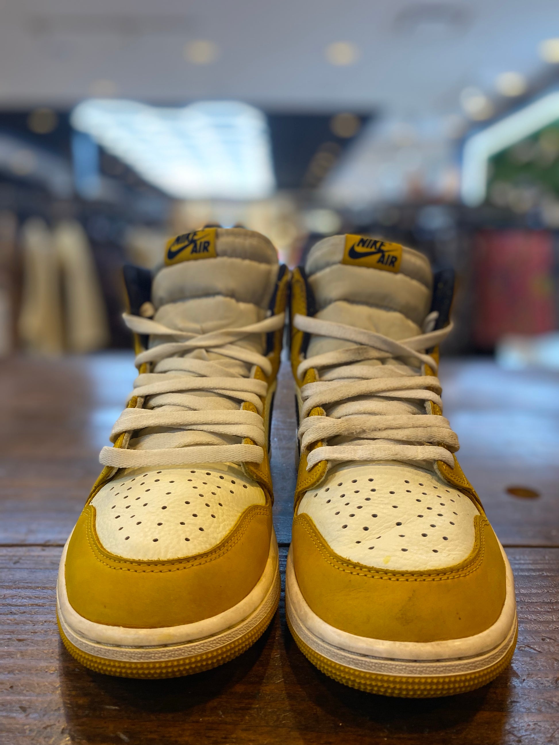 Jordan 1 Retro High OG Yellow Ochre PRE-OWNED