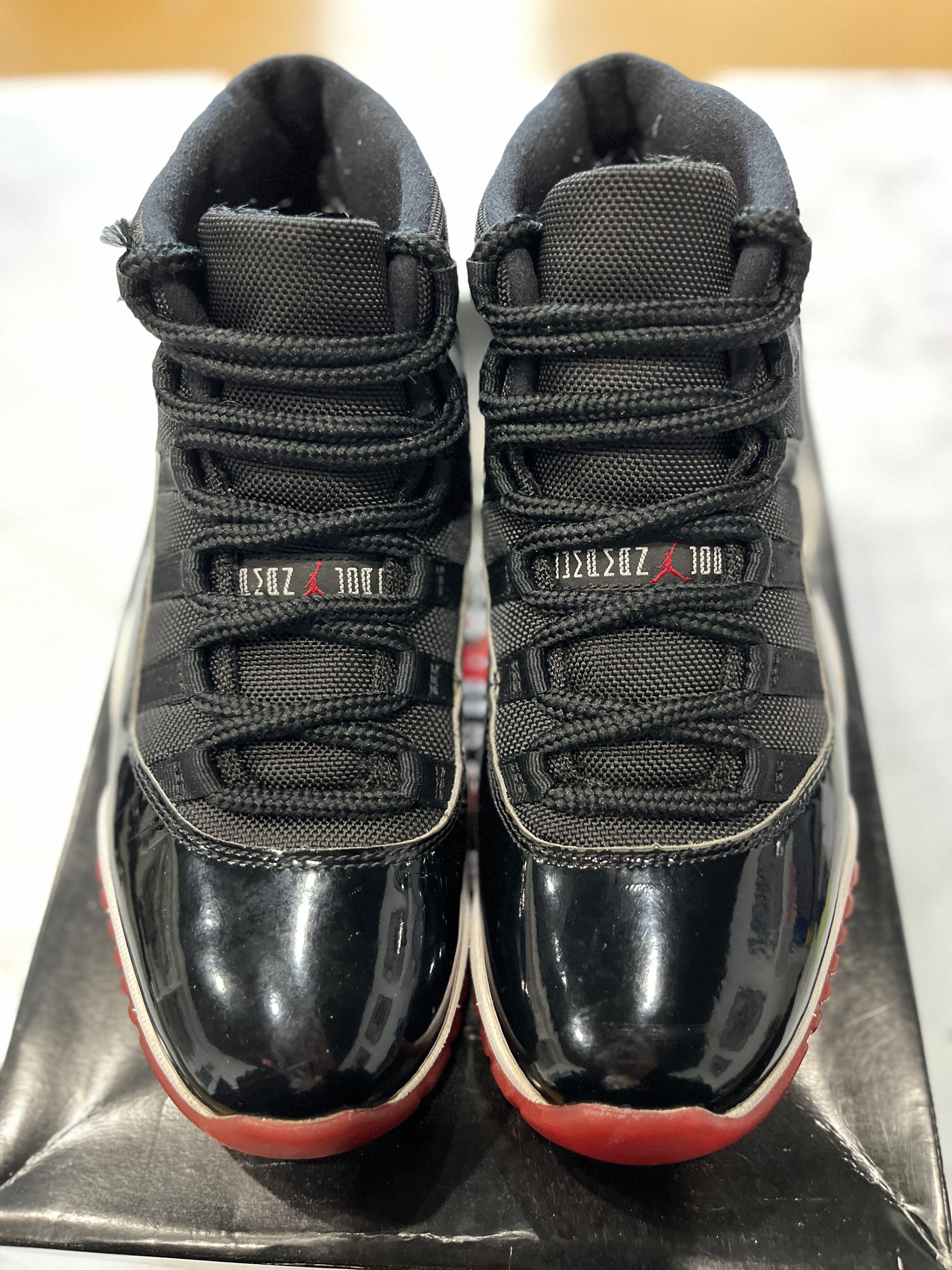 Jordan 11 Retro Playoffs Bred (2019) PRE-OWNED