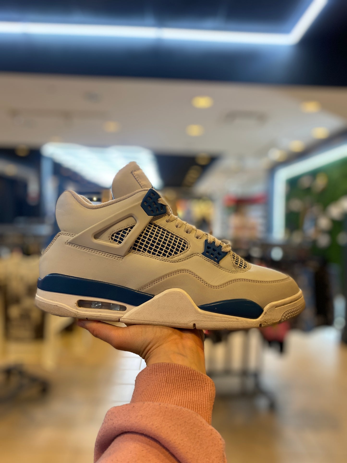 Jordan 4 Retro Military Blue (2024) PRE-OWNED