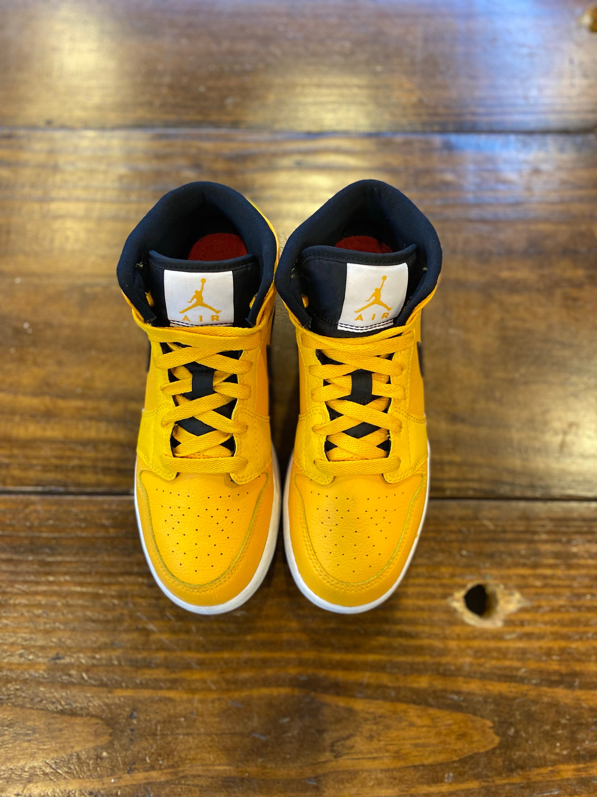 Jordan 1 Mid University Gold Black (GS) PRE-OWNED
