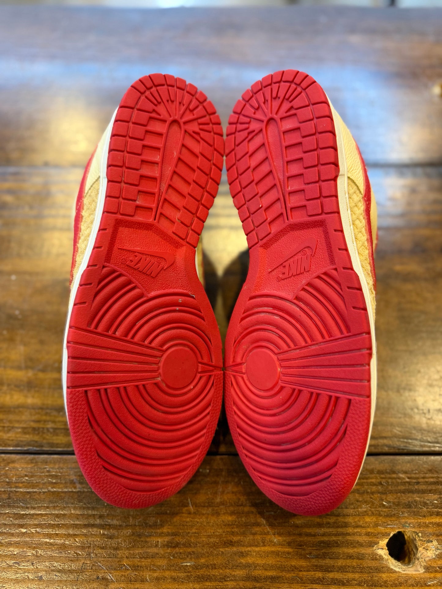Nike Dunk Low Retro SE Strawberry Waffle PRE-OWNED