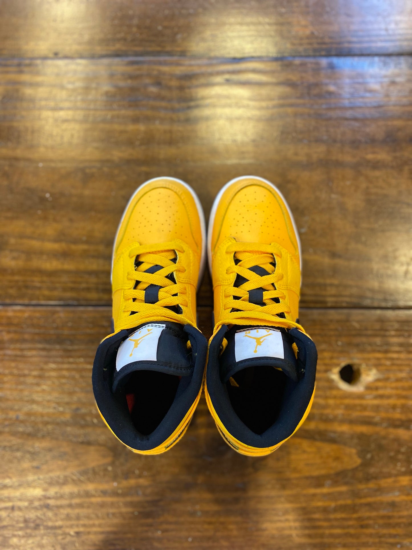 Jordan 1 Mid University Gold Black (GS) PRE-OWNED