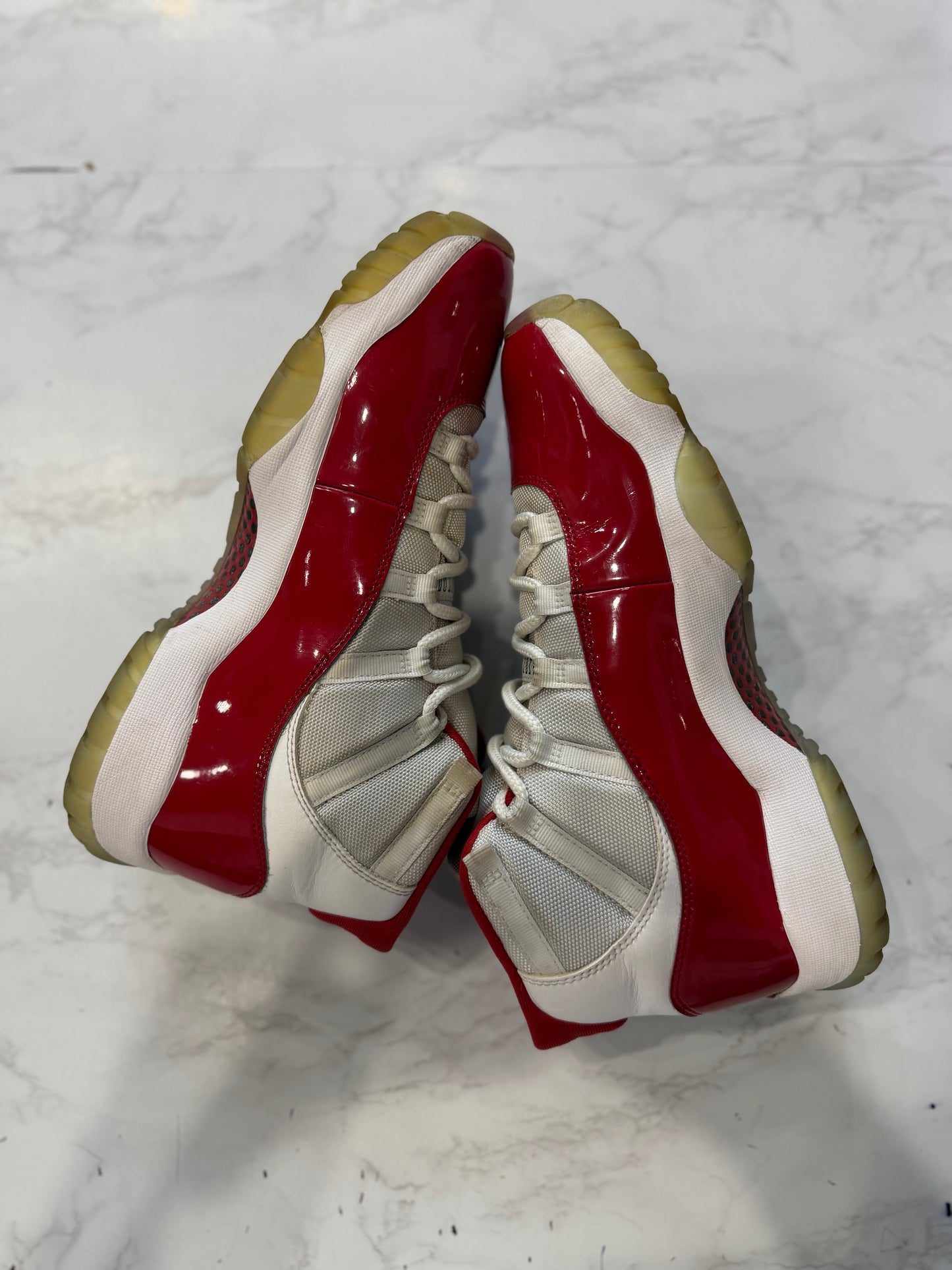Jordan 11 Retro Cherry (2022) PRE-OWNED