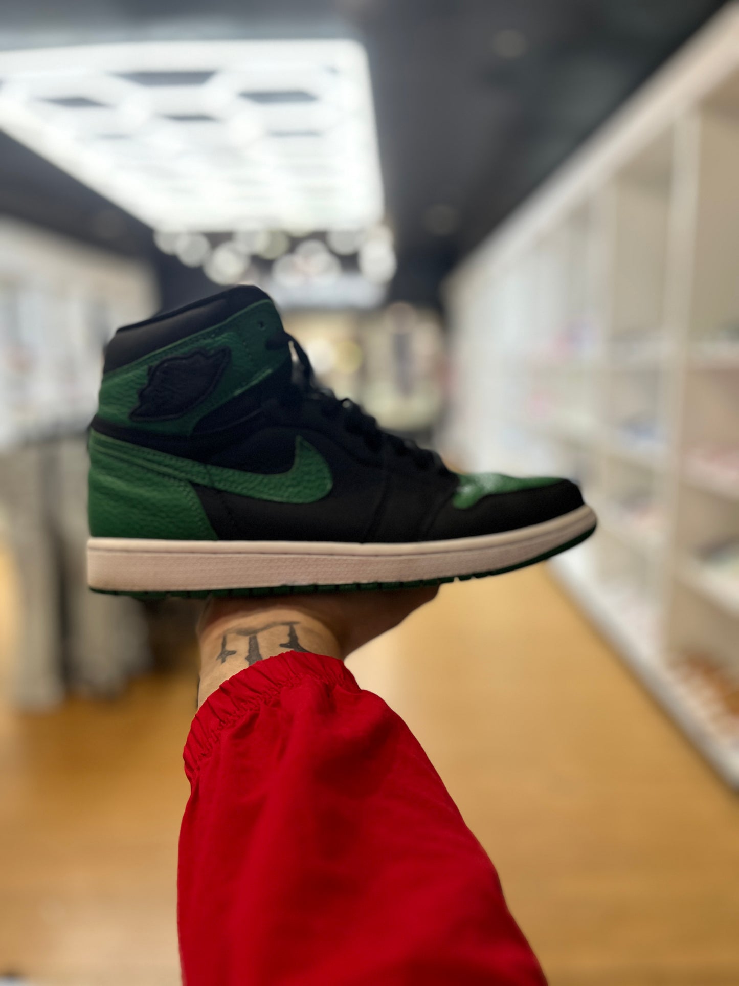 Jordan 1 Retro High Pine Green Black PRE-OWNED