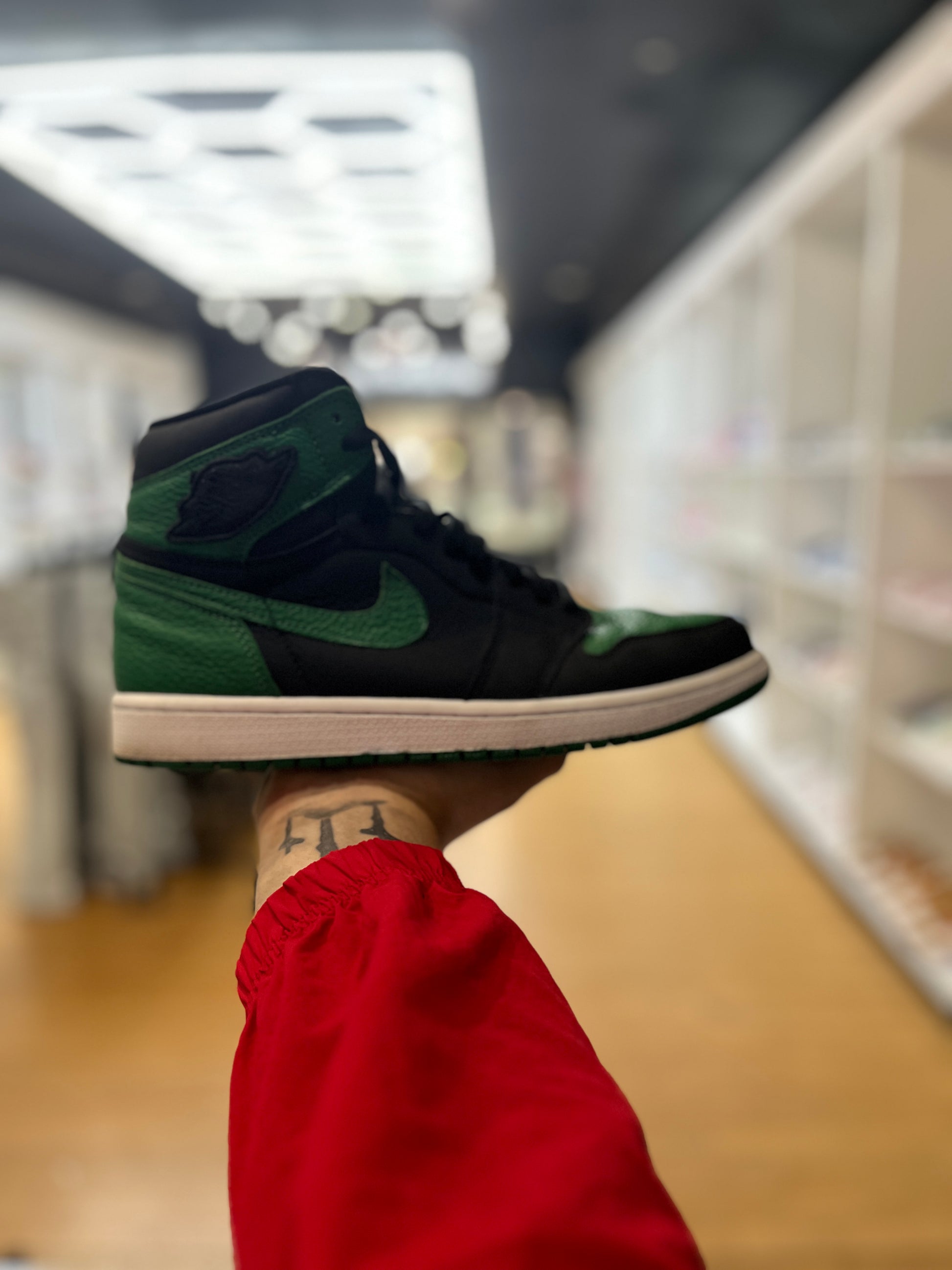 Jordan 1 Retro High Pine Green Black PRE-OWNED