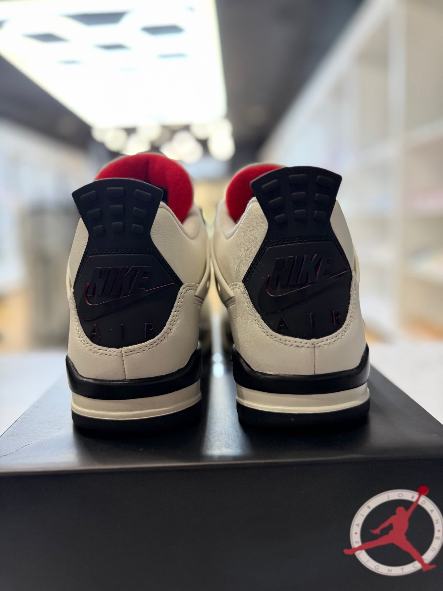 Jordan 4 Retro OG Flight Club PRE-OWNED