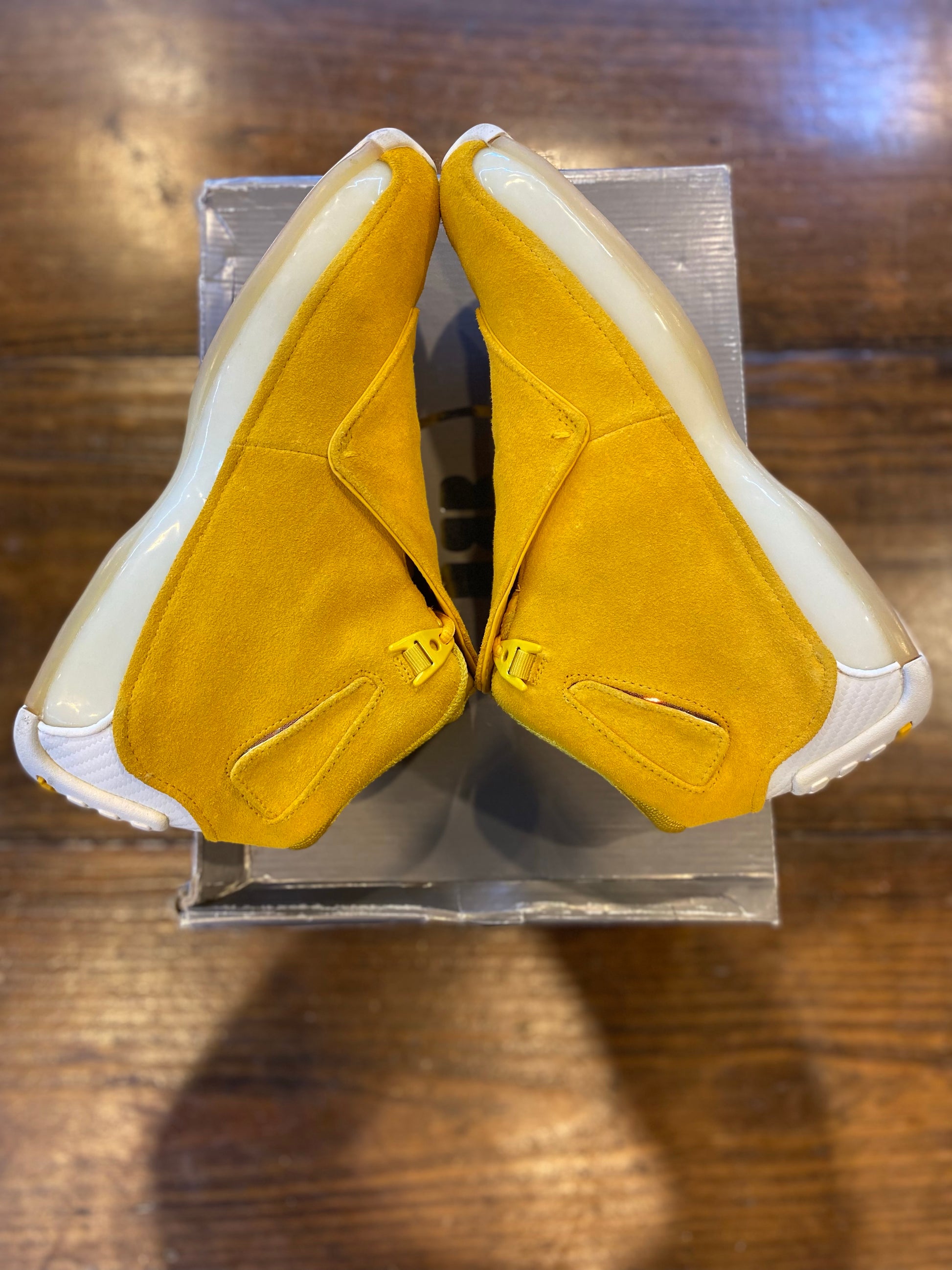 Jordan 18 Retro Yellow Ochre PRE-OWED