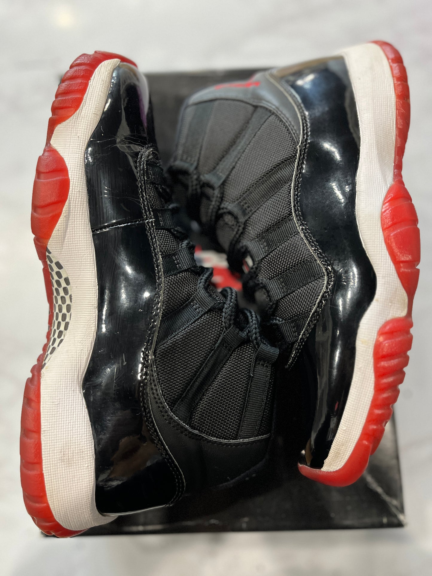 Jordan 11 Retro Playoffs Bred (2019) PRE-OWNED